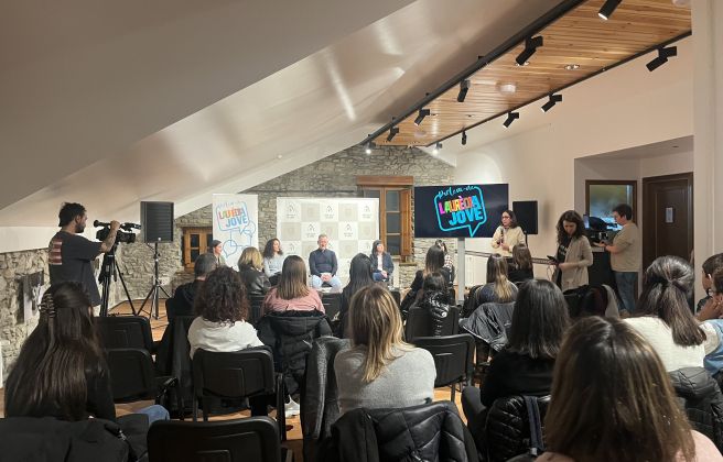 La ponència Parlem-ne: 'Pantalles i xarxes socials'.