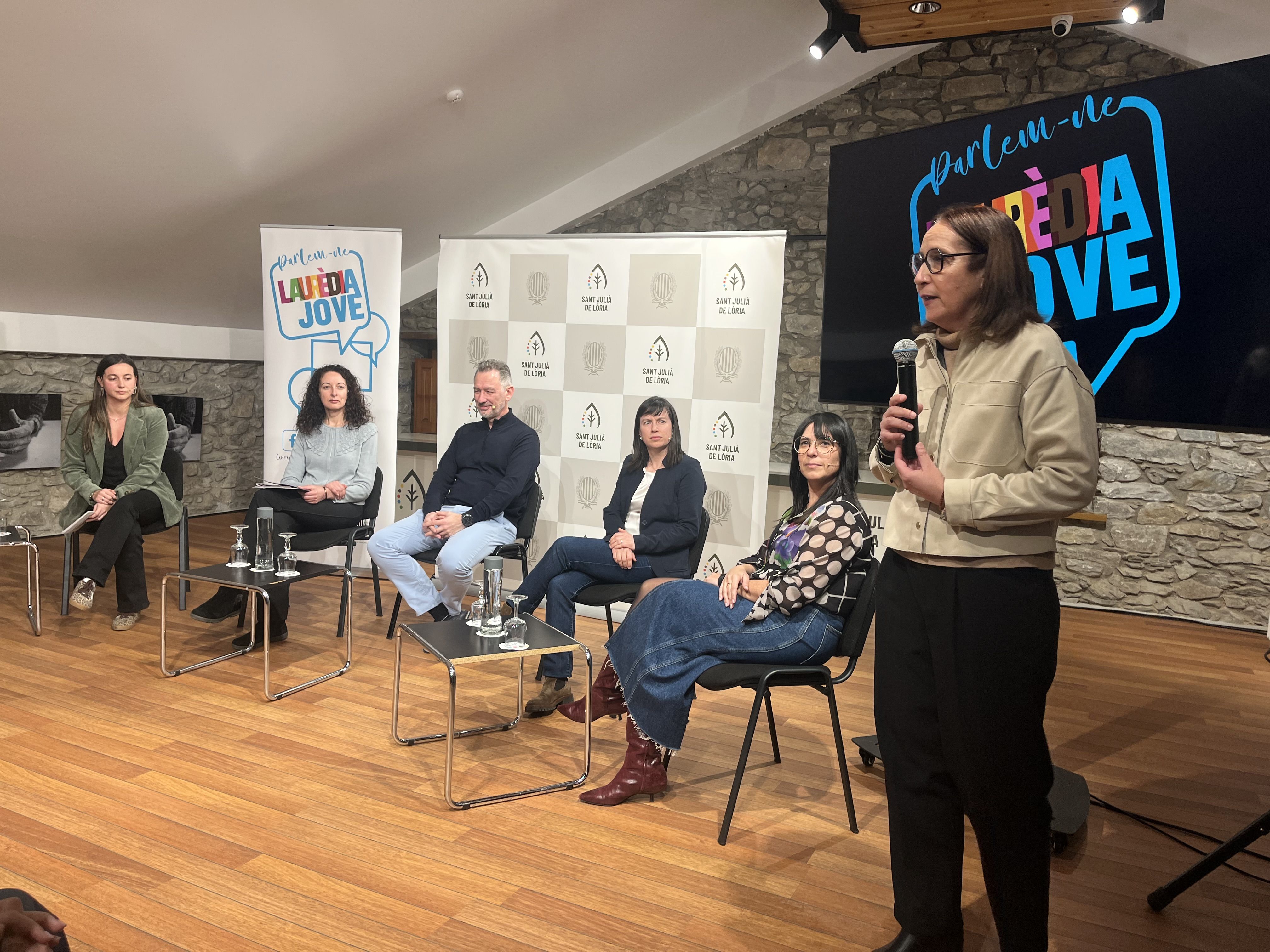 La xerrada Parlem-ne: 'Pantalles i xarxes socials'.