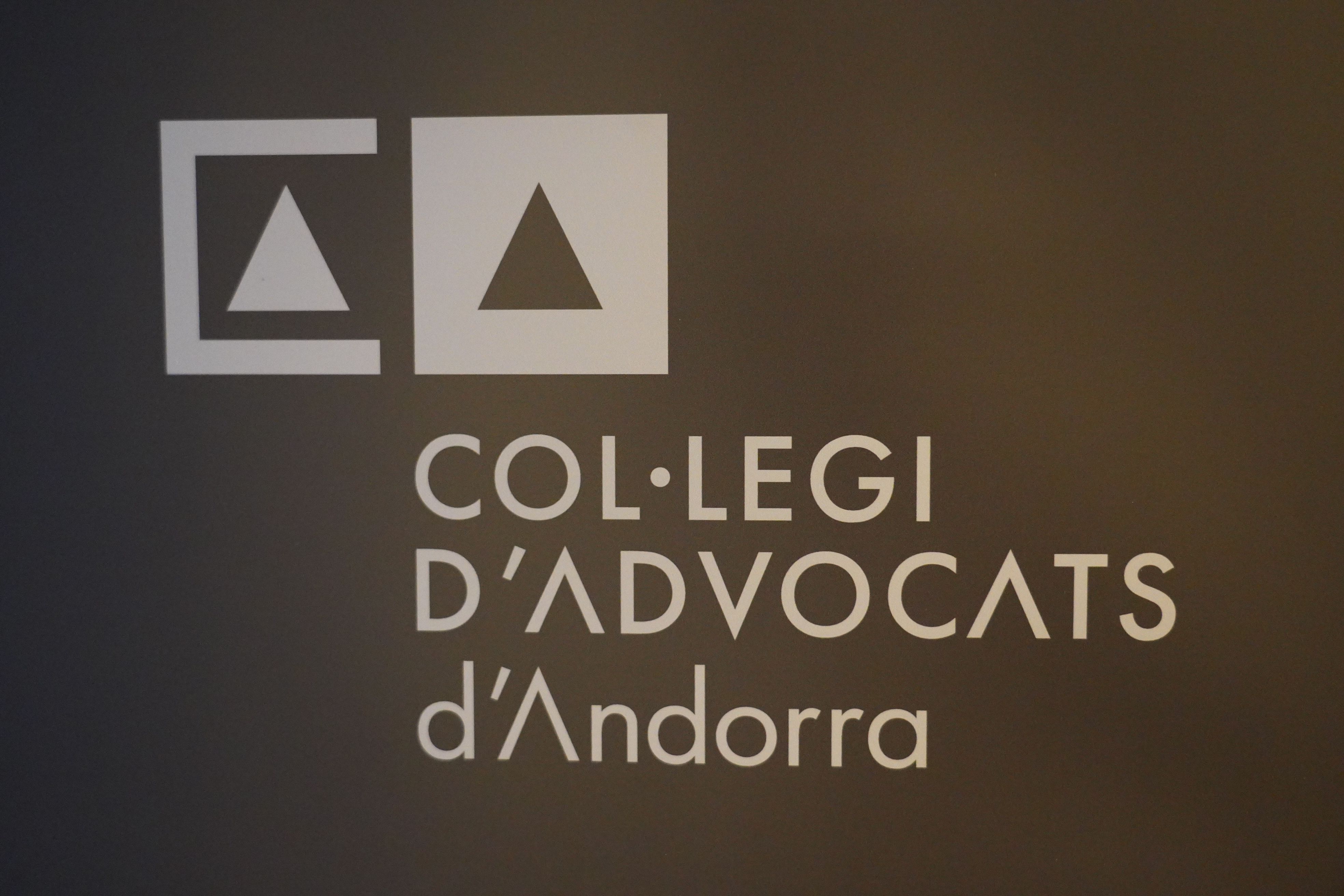 El rètol oficial del Col·legi d'Advocats d'Andorra. El rètol oficial del Col·legi d'Advocats d'Andorra.