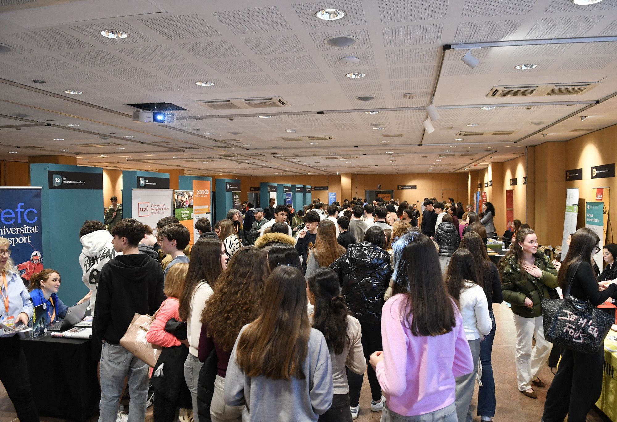 Assistents al saló Connecta.