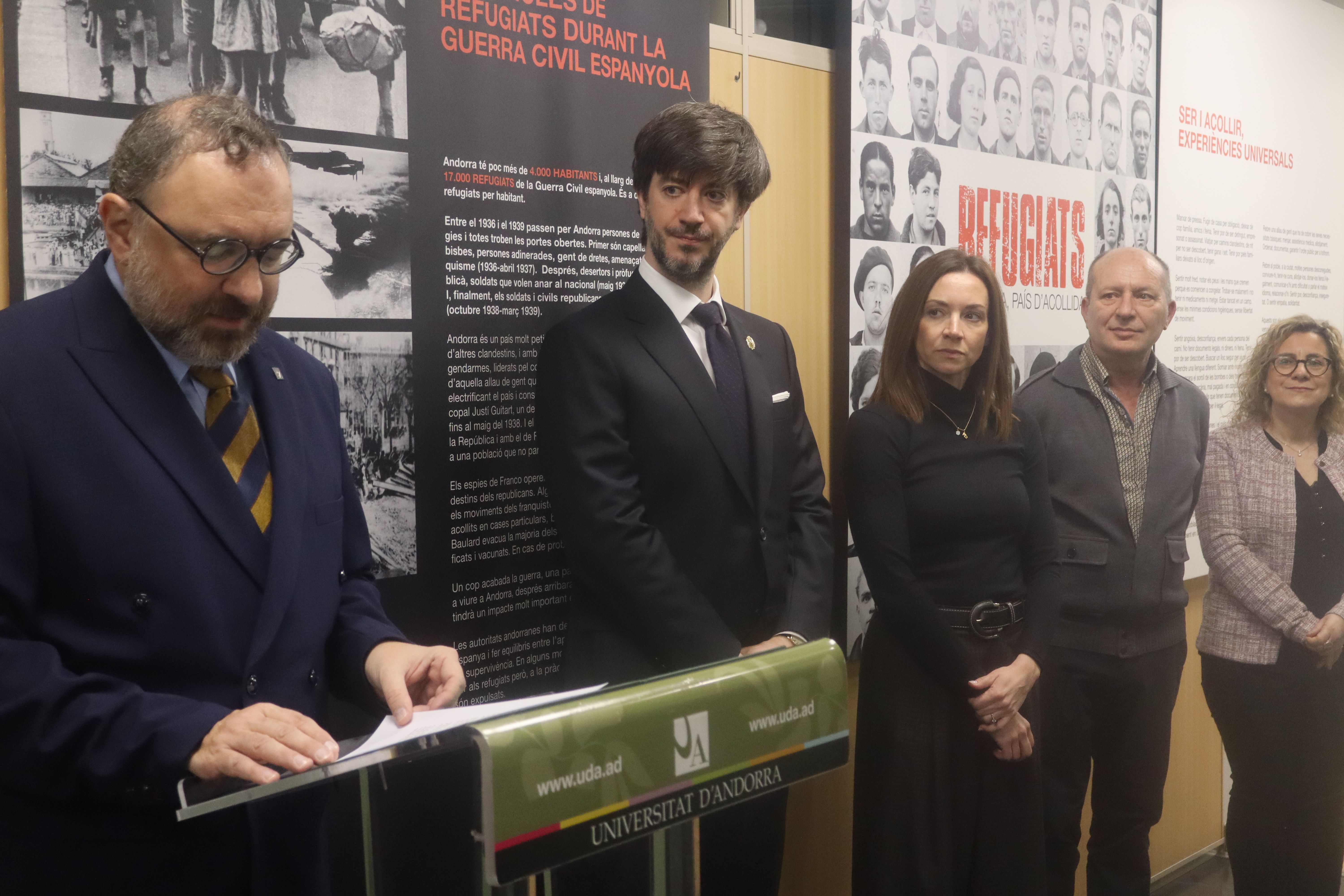 Els passadissos de la Universitat d’Andorra recorden els 25.000 refugiats que van venir a Andorra.