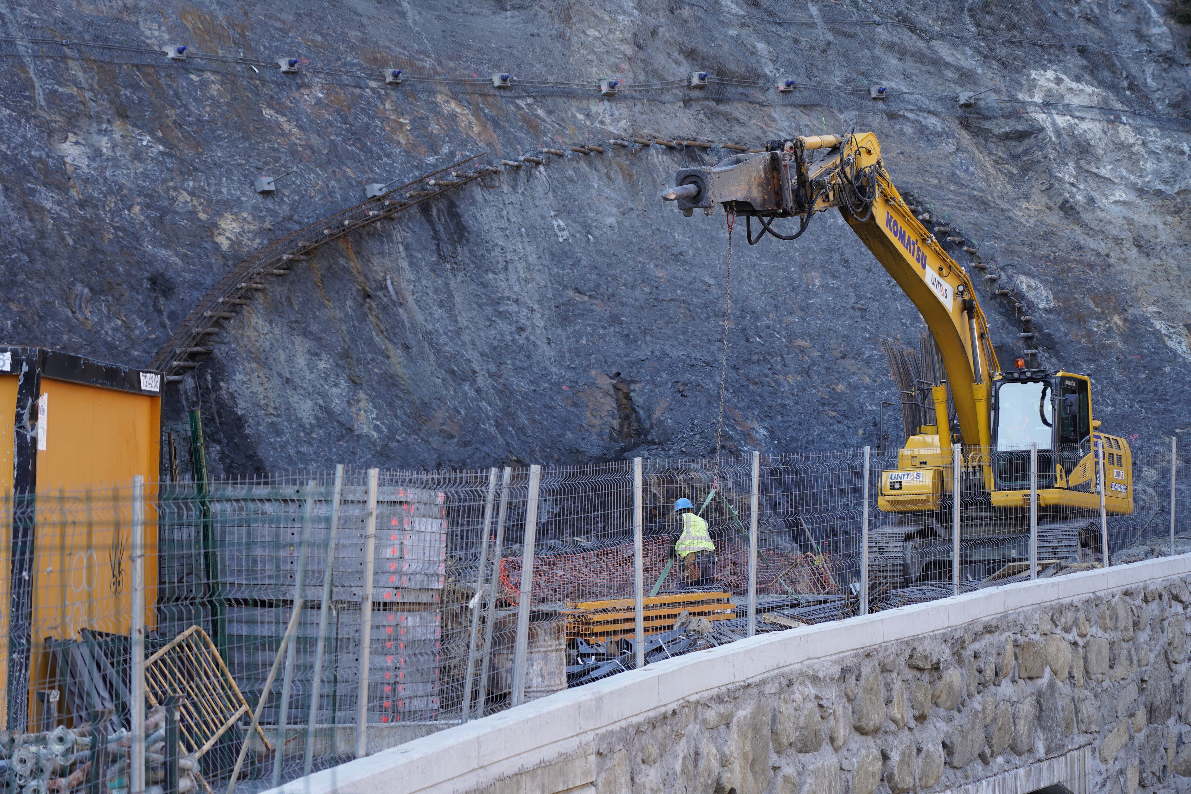 Obres de la desviació de Sant Julià a la que ha de ser la boca sud del túnel.