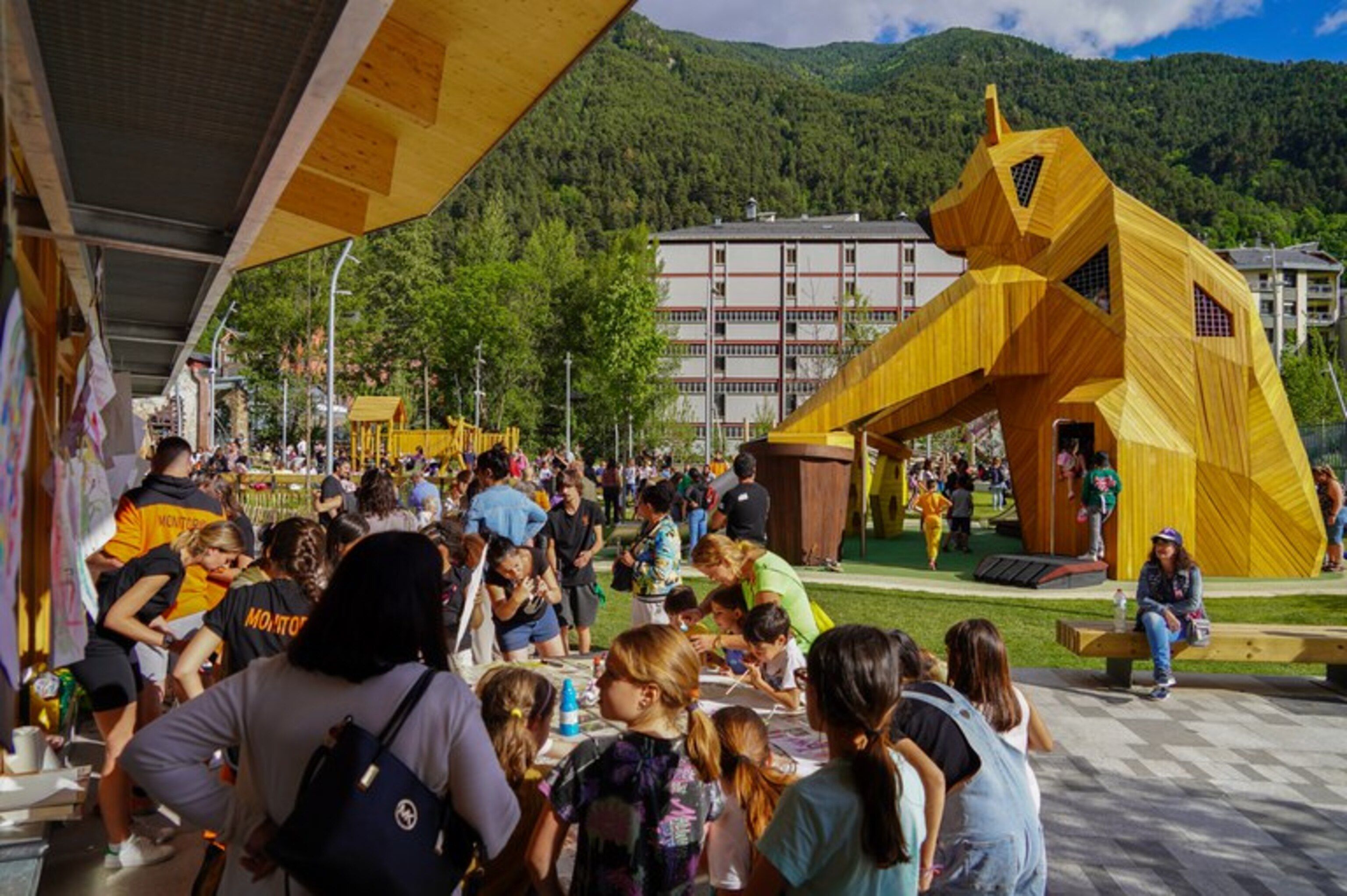 L'ossa del parc, el dia de la inauguració del recinte.