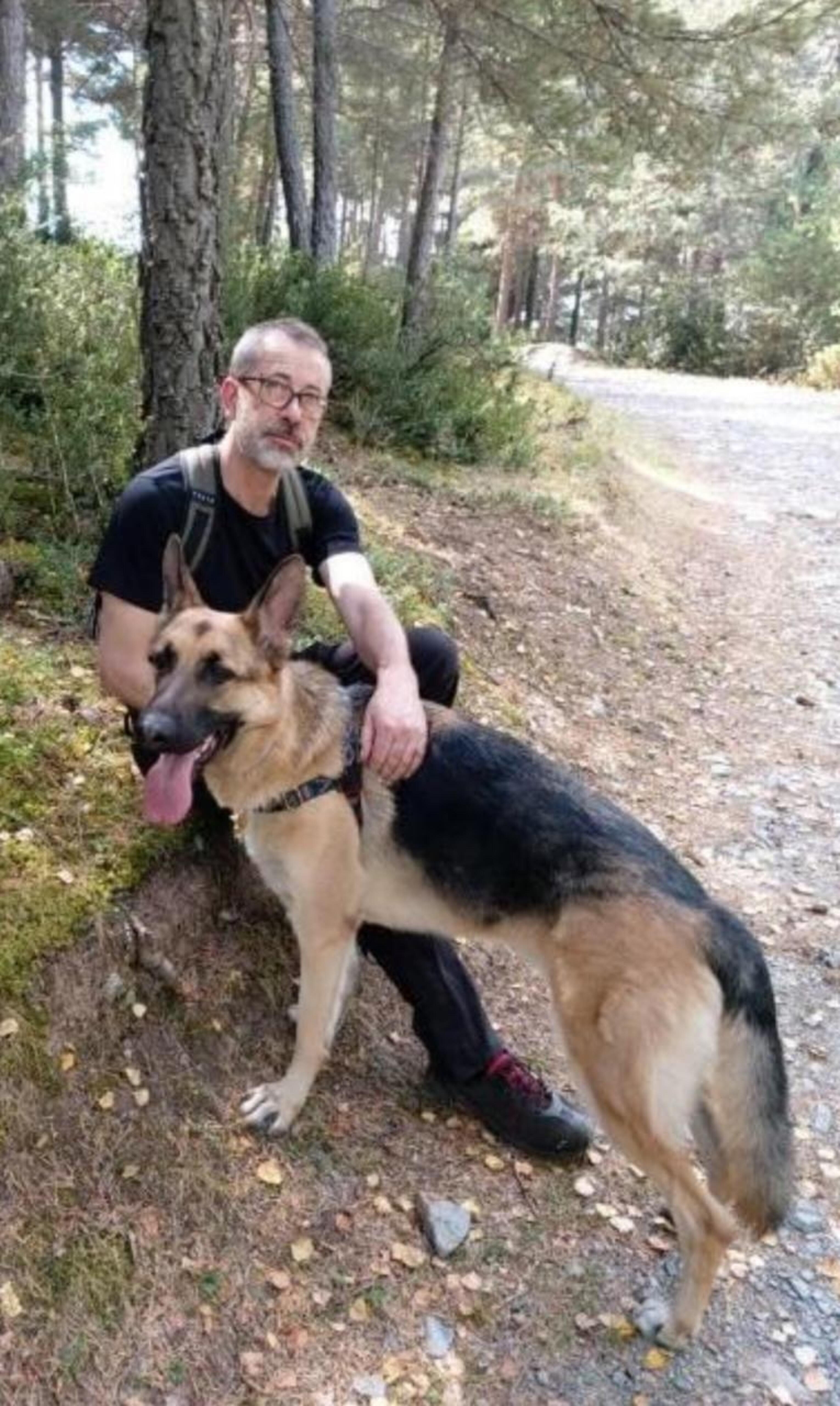 Jaume Vilamajó i el seu gos Thor.