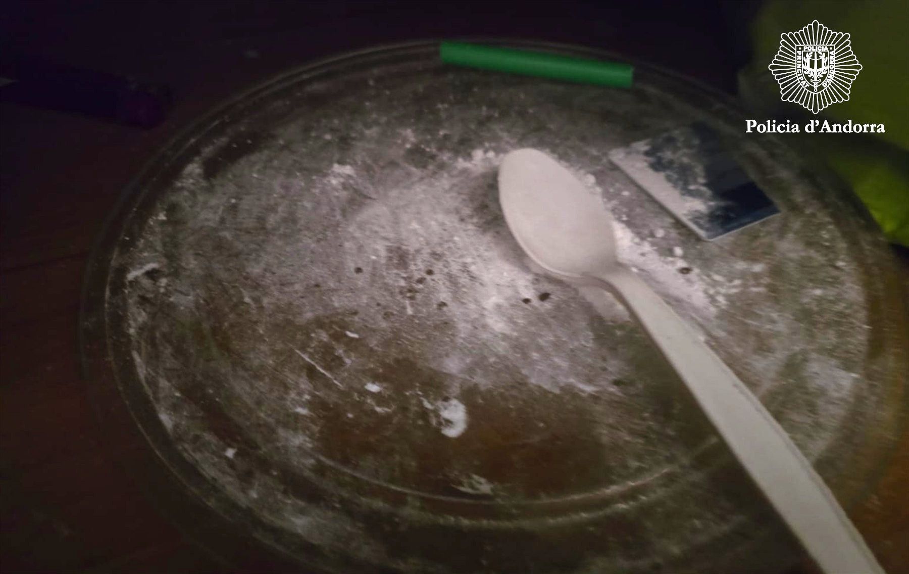 Part de l'instrumental recuperat durant l'operació. Part de l'instrumental recuperat durant l'operació.