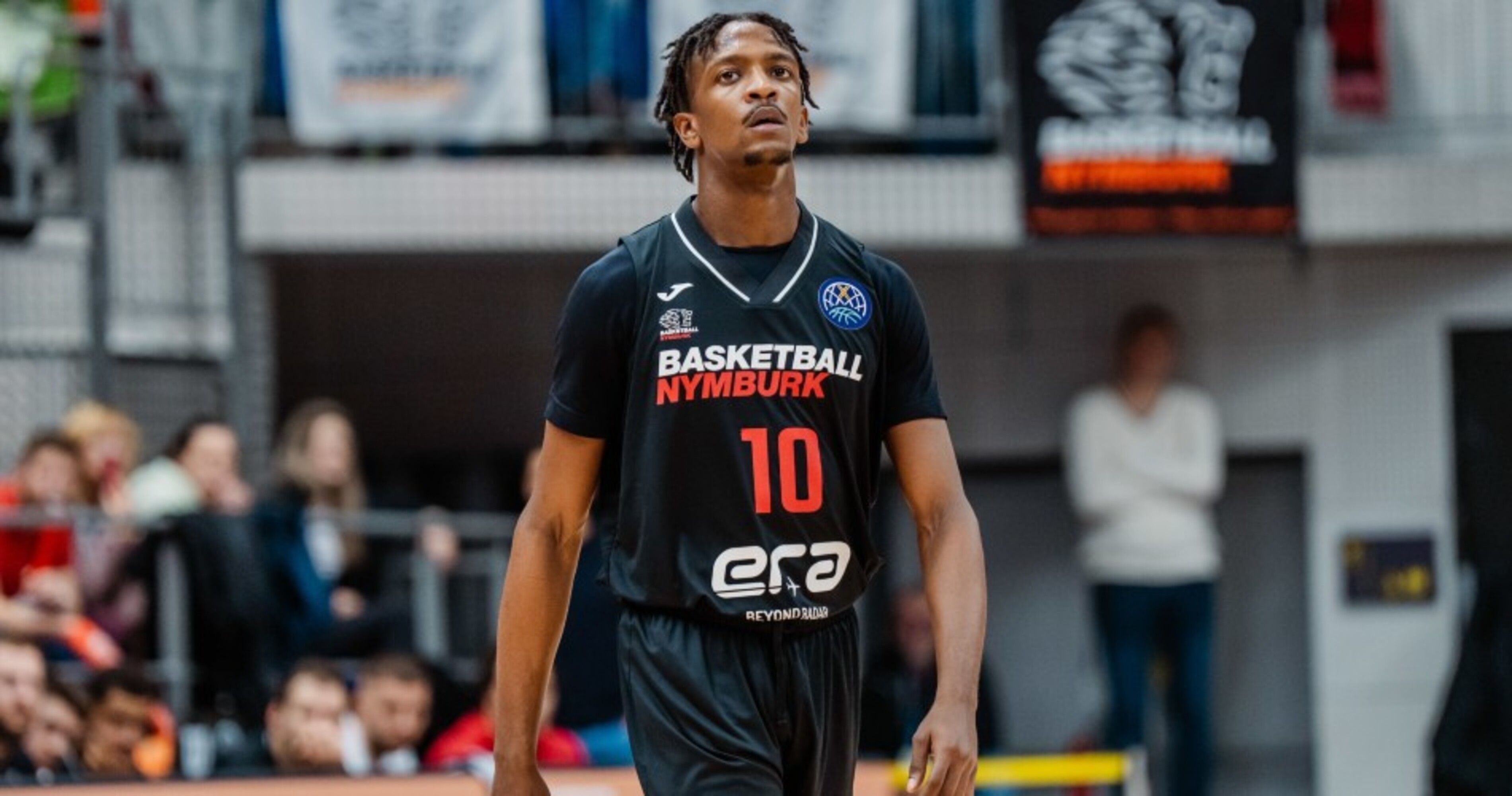 Rice amb la samarreta del Nymburk.