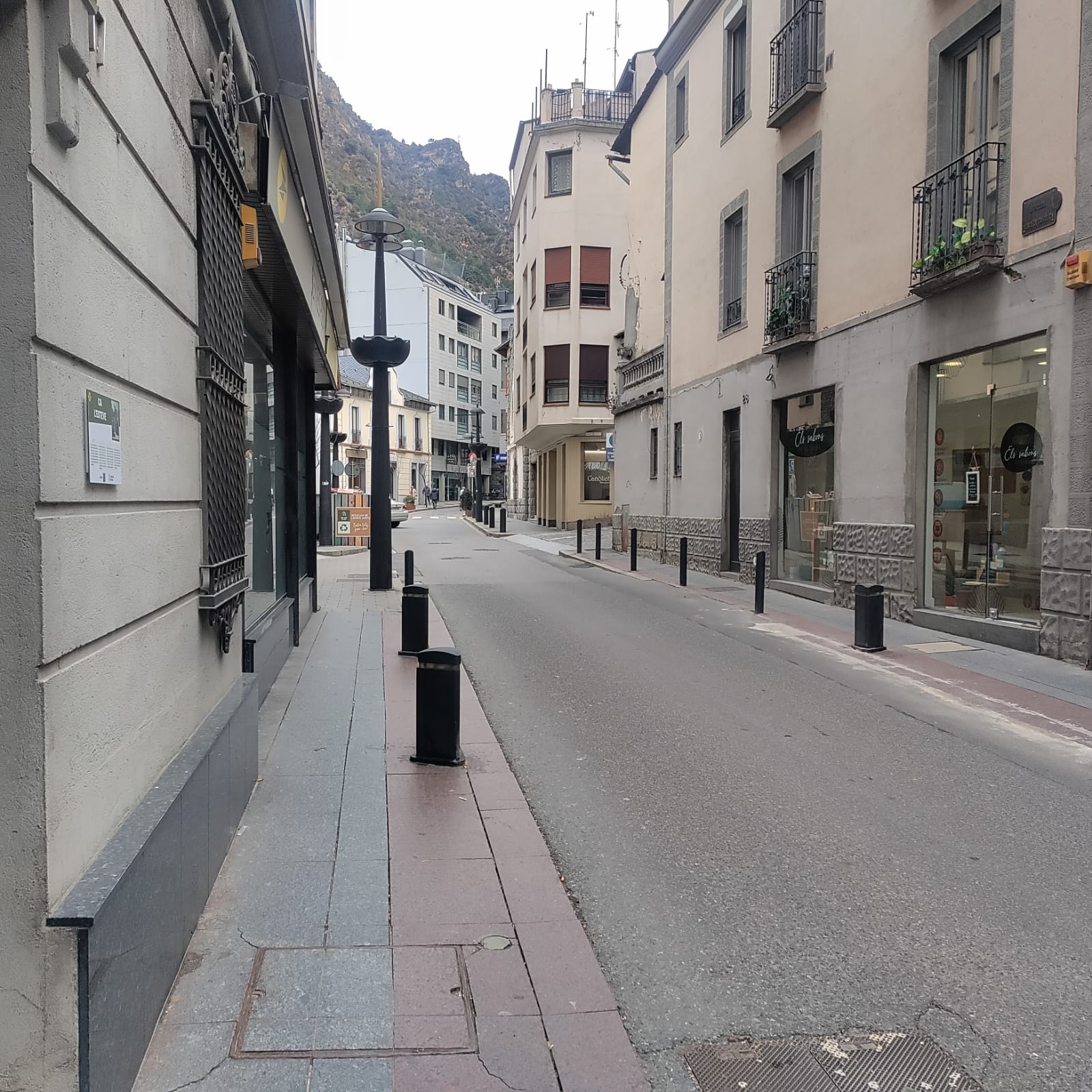 Una imatge de la intersecció entre l'avinguda Verge de Canòlich i el carrer Doctor Palau, aquest matí.
