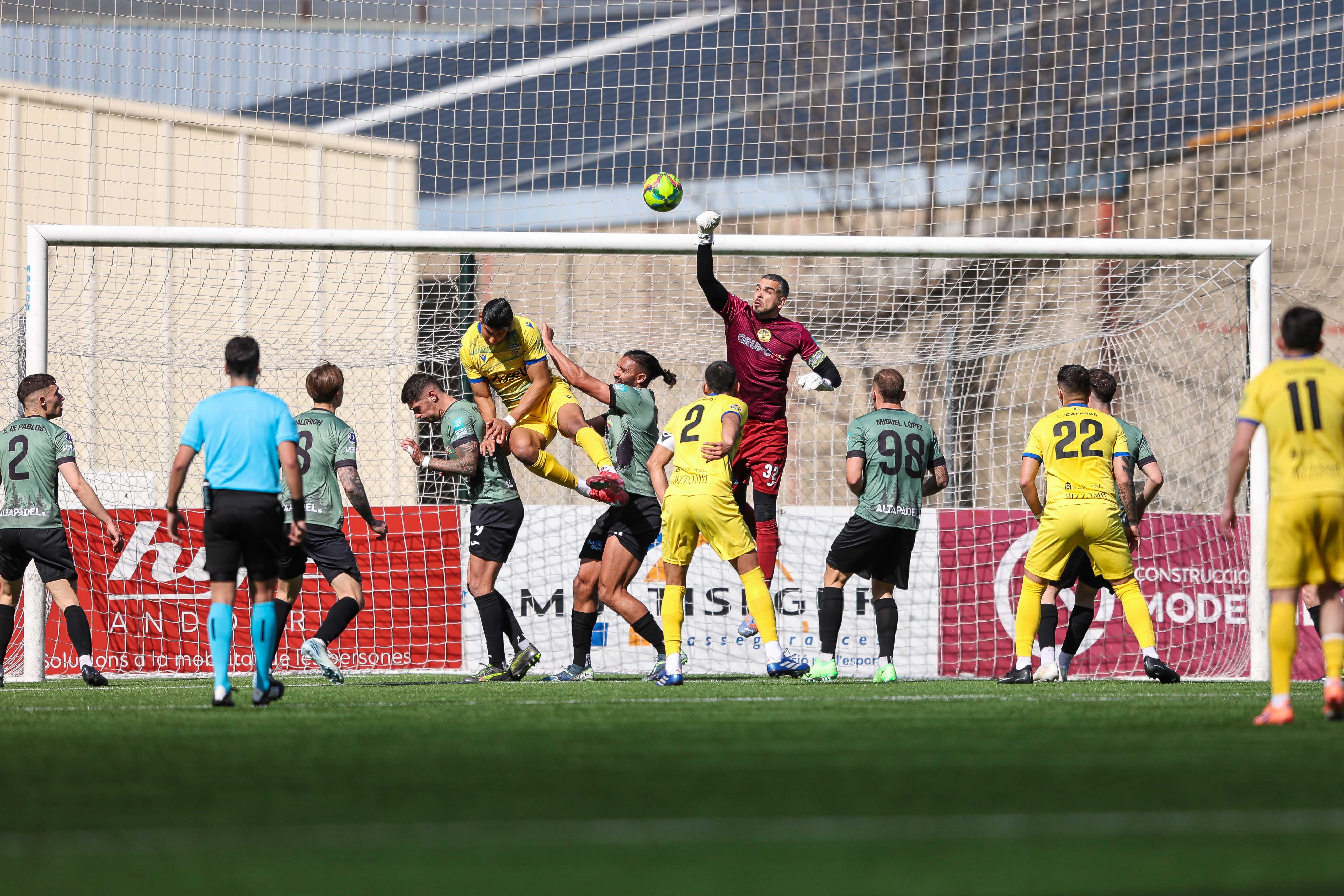 Duel molt disputat el d'aquest diumenge entre el Ranger's i la UE Santa Coloma.