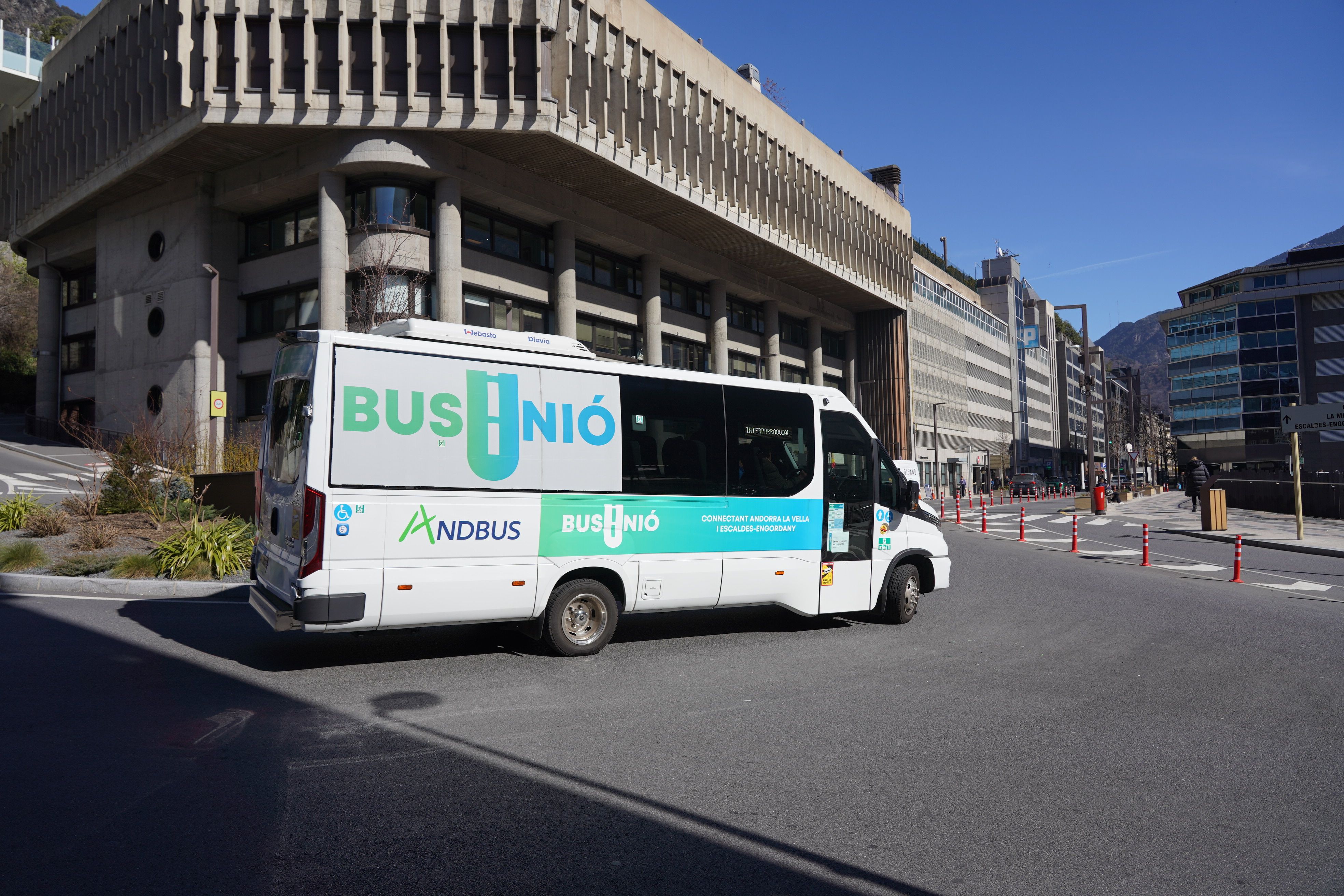 El Bus Unió circulant per Andorra la Vella. El Bus Unió circulant per Andorra la Vella.