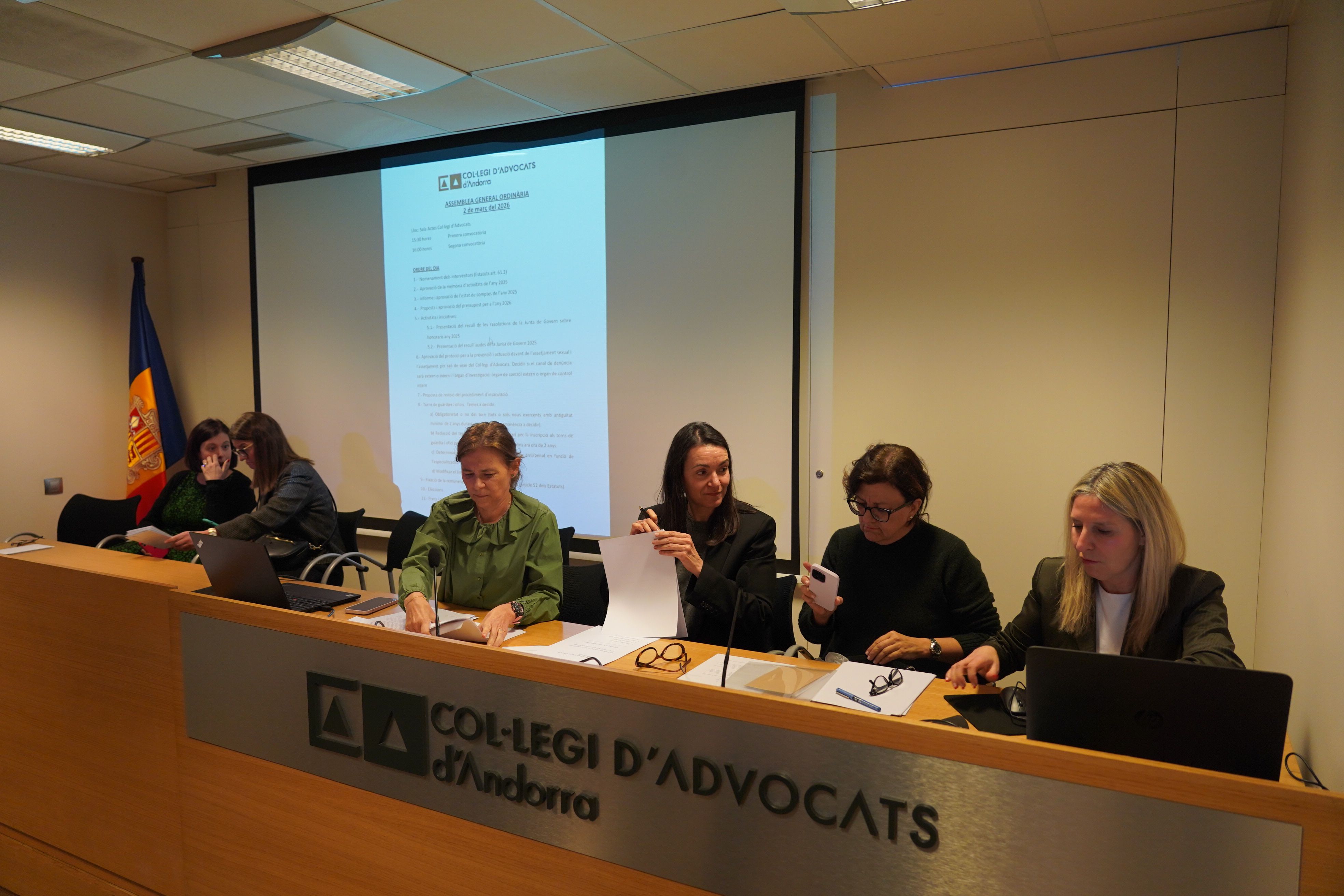 La junta sortint en l'inici de l'assemblea. La junta sortint en l'inici de l'assemblea.