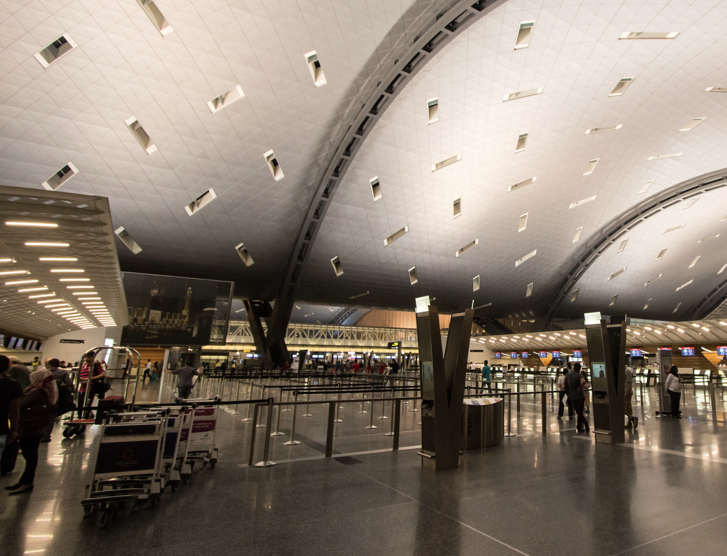 Vestíbul principal de l’Aeroport Internacional de Hamad, a Doha (Qatar).
