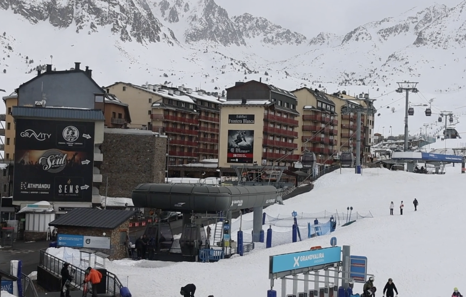 Una imatge del Pas de la Casa des de les pistes d'esquí. Una imatge del Pas de la Casa des de les pistes d'esquí.