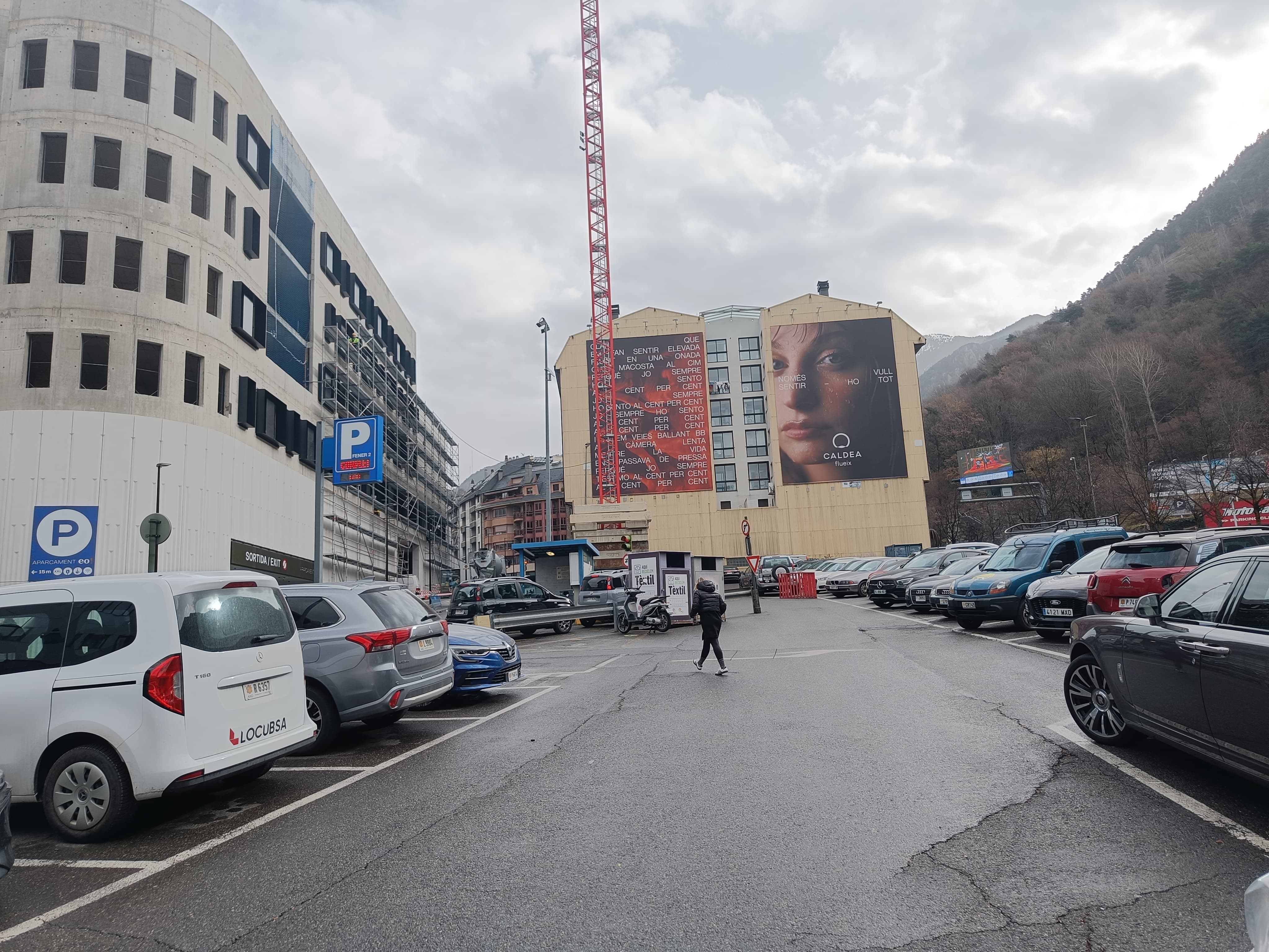 El pàrquing del Fener 2 és un dels llocs on s'estudia fer un aparcament modular.