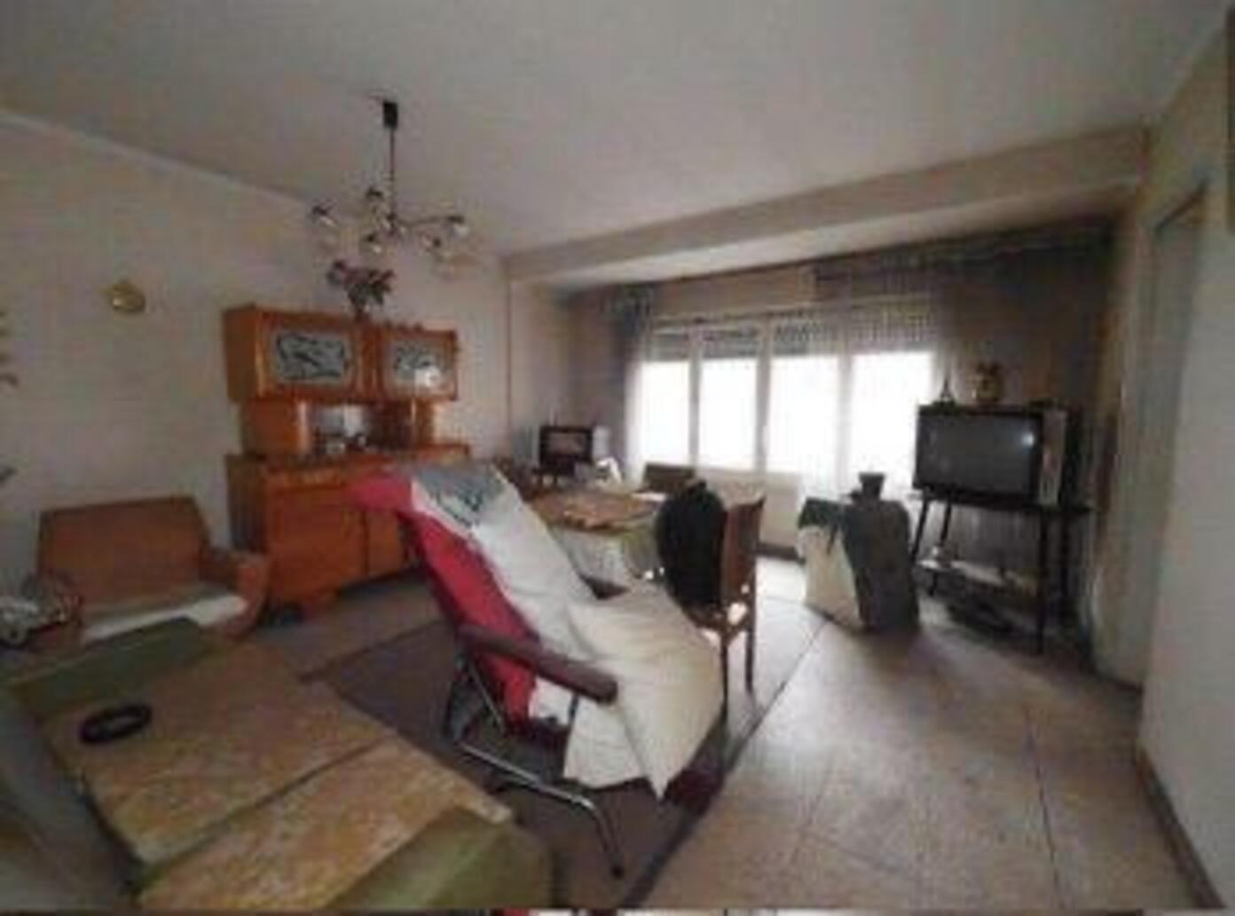 Els béns mobles també se subhastaven.