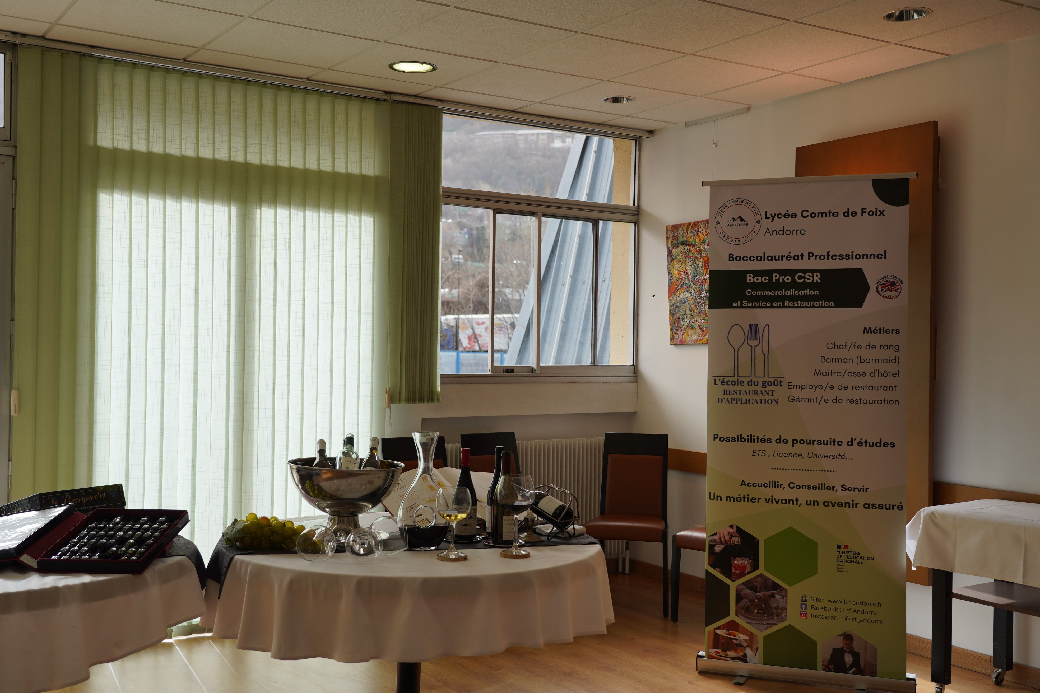 La formació de servei en restauració ensenya com presentar una sala. La formació de servei en restauració ensenya com presentar una sala.