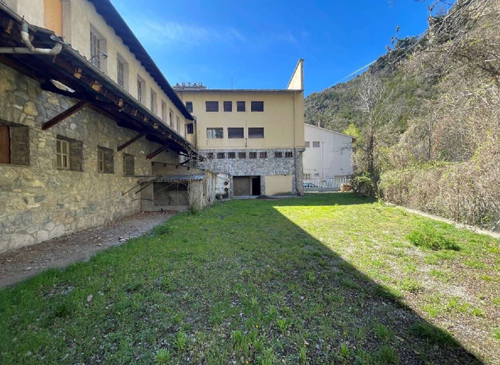 Pati interior de les instal·lacions de CATSA. Pati interior de les instal·lacions de CATSA.