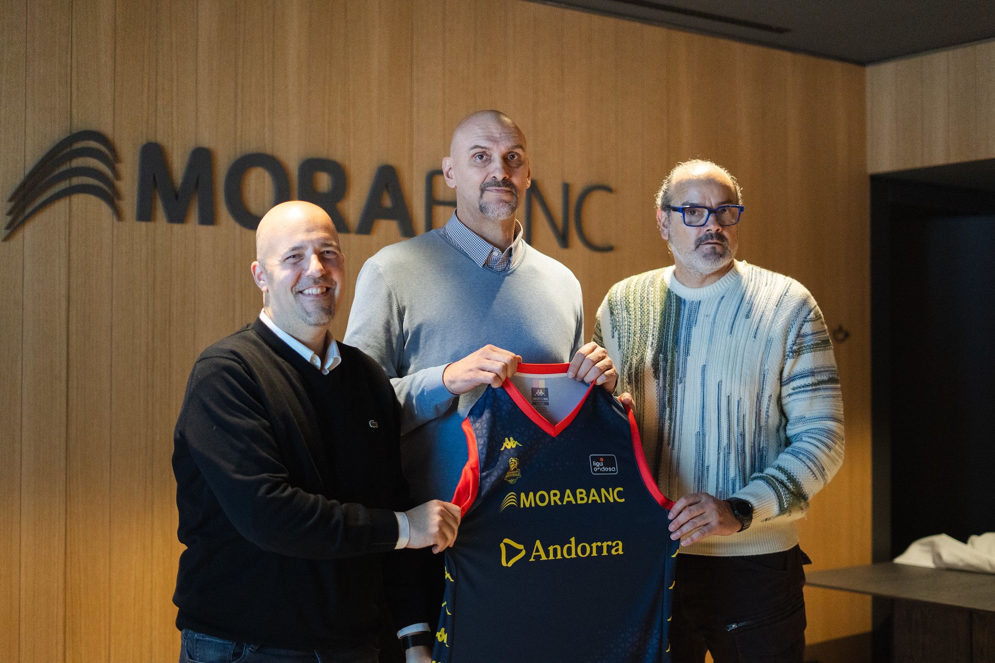 Francesc Solana, amb el president Gorka Aixàs, el dia de la presentació de Zan Tabak.