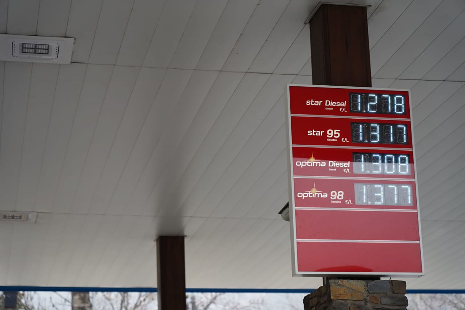 Preus del combustible a una estació de servei del centre d'Andorra aquest dijous.