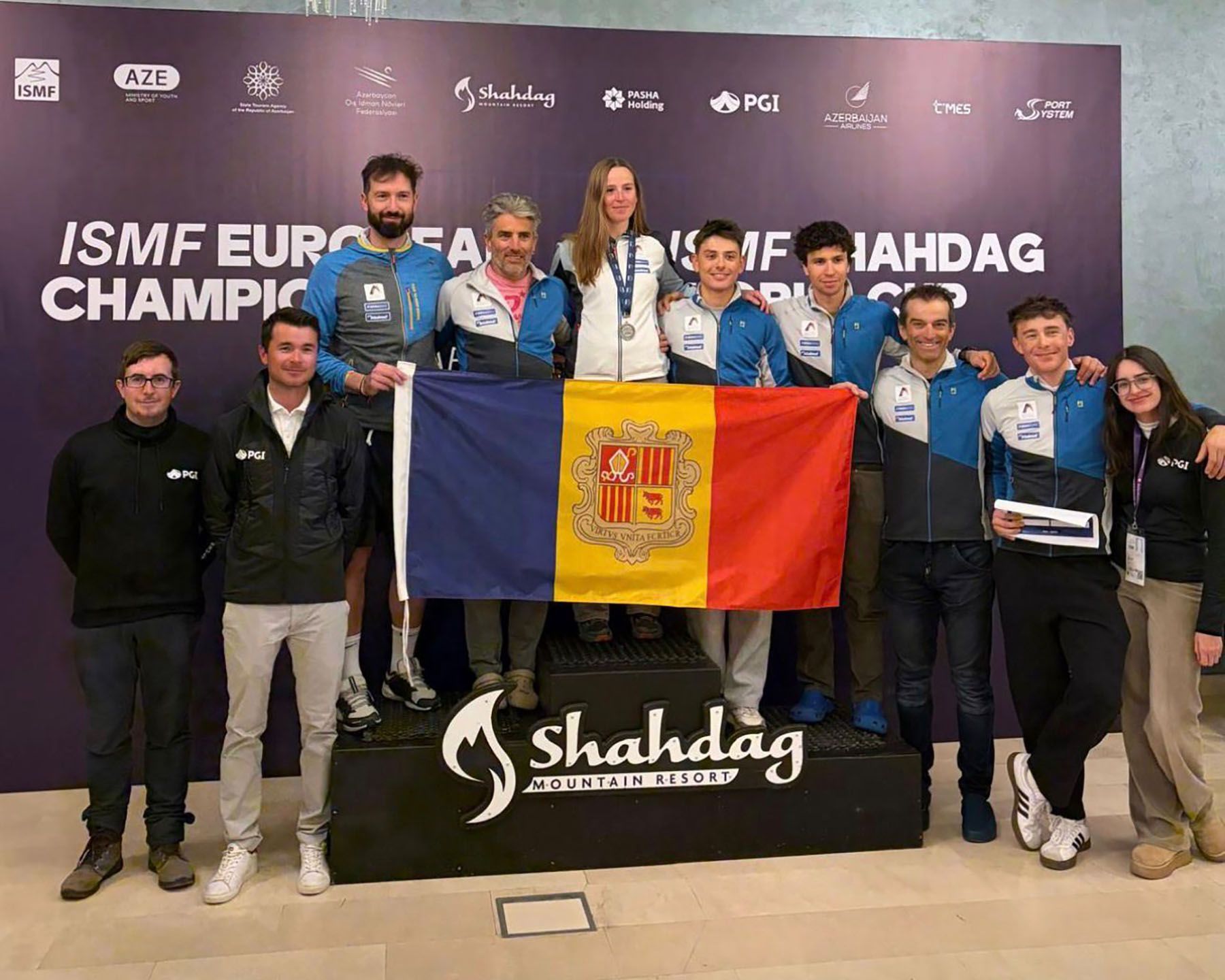 Fotografia de grup de l'expedició de la FAM a l'Azerbaidjan.