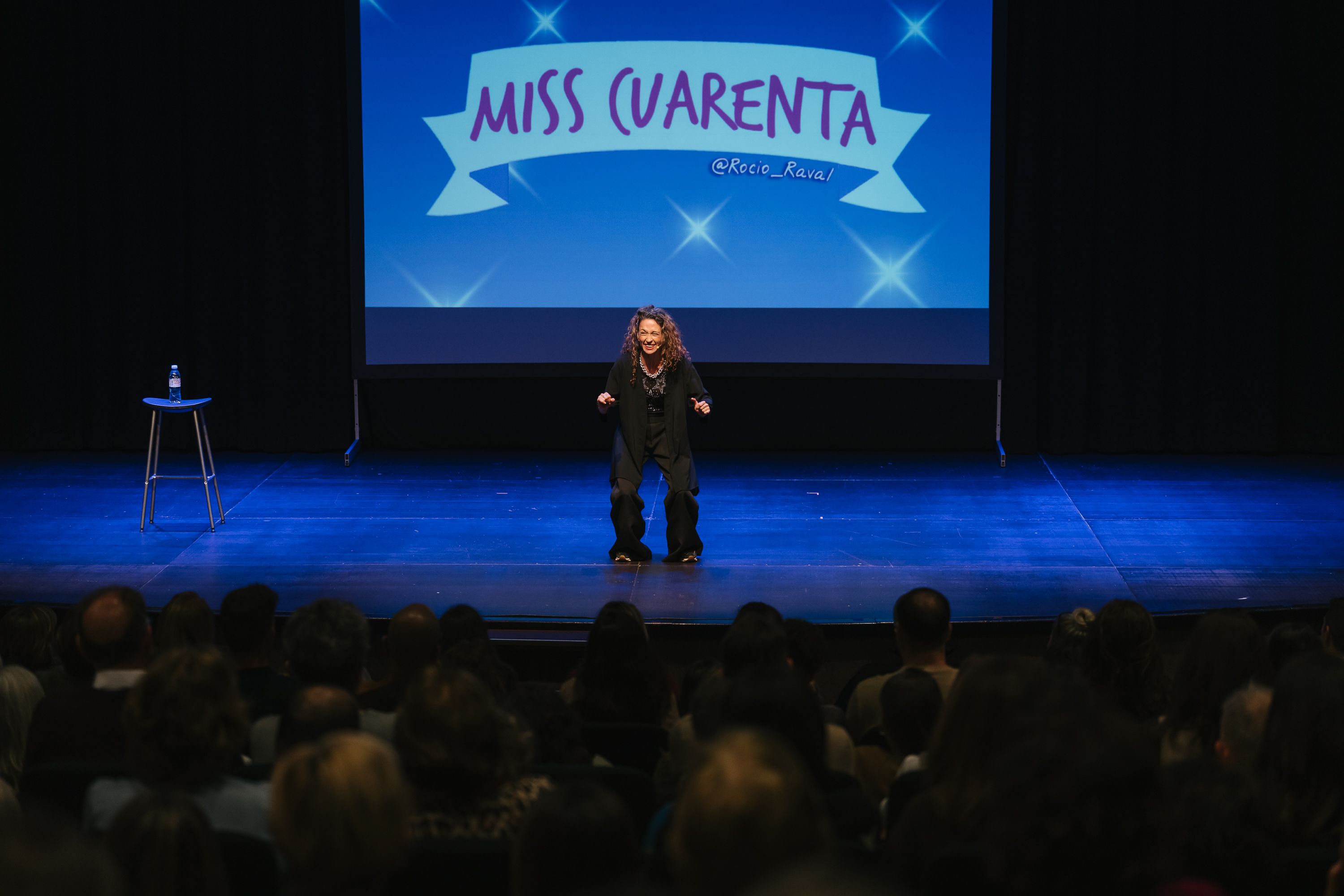 El monòleg ‘Miss 40’ sensibilitza sobre el feminisme des de l’humor i omple la sala de festes d’Encamp.