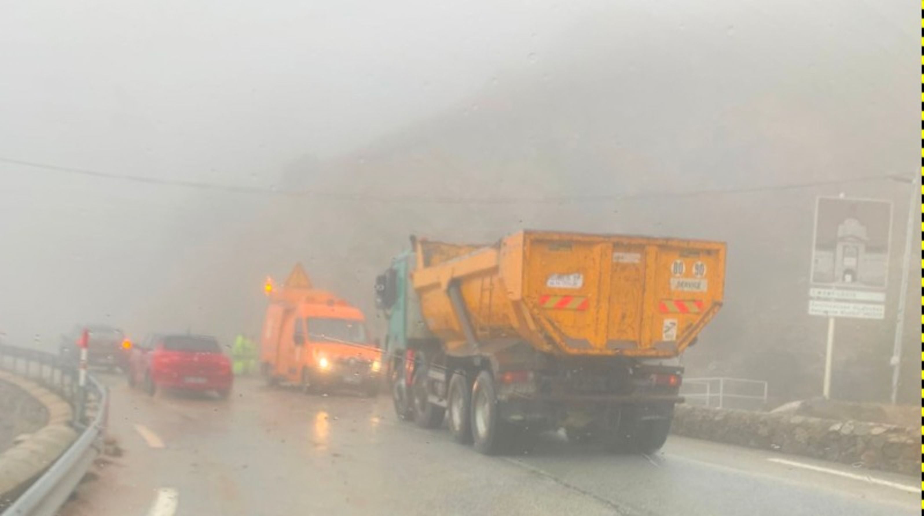 Operaris treballant a la zona.