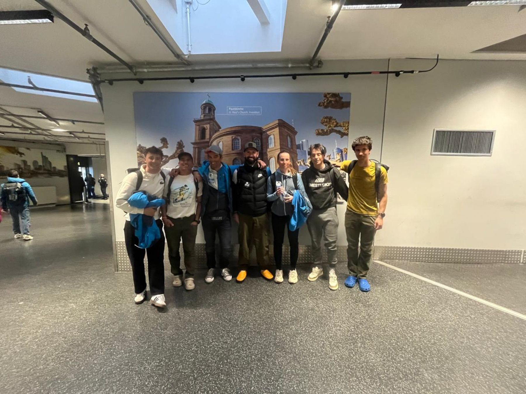 La delegació andorrana a l'aeroport de Frankfurt.