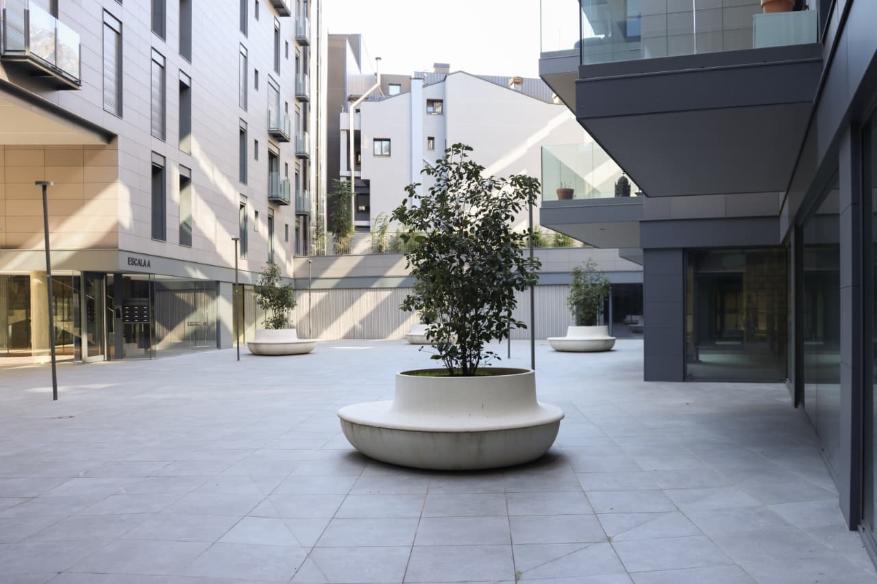 El patí exterior dels locals que adequarà el comú d'Escaldes a un edifici de l'avinguda del Fener.