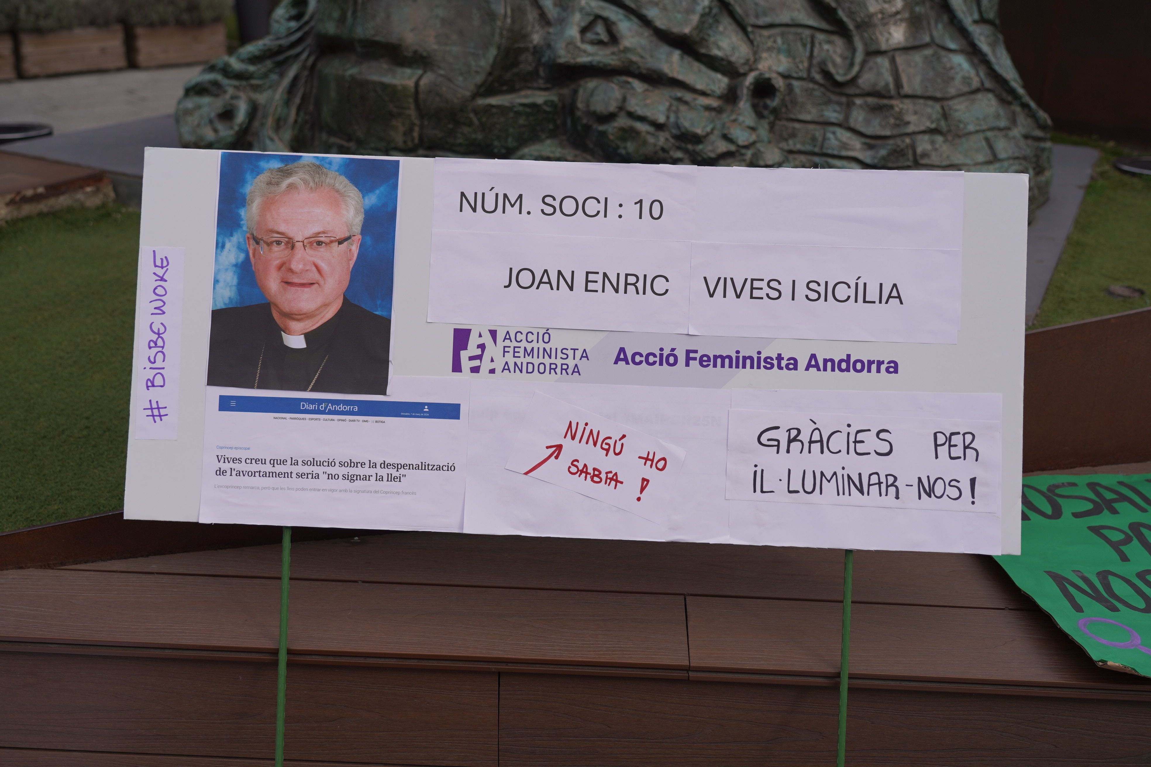 El 'carnet' honorífic de Joan Enric Vives.