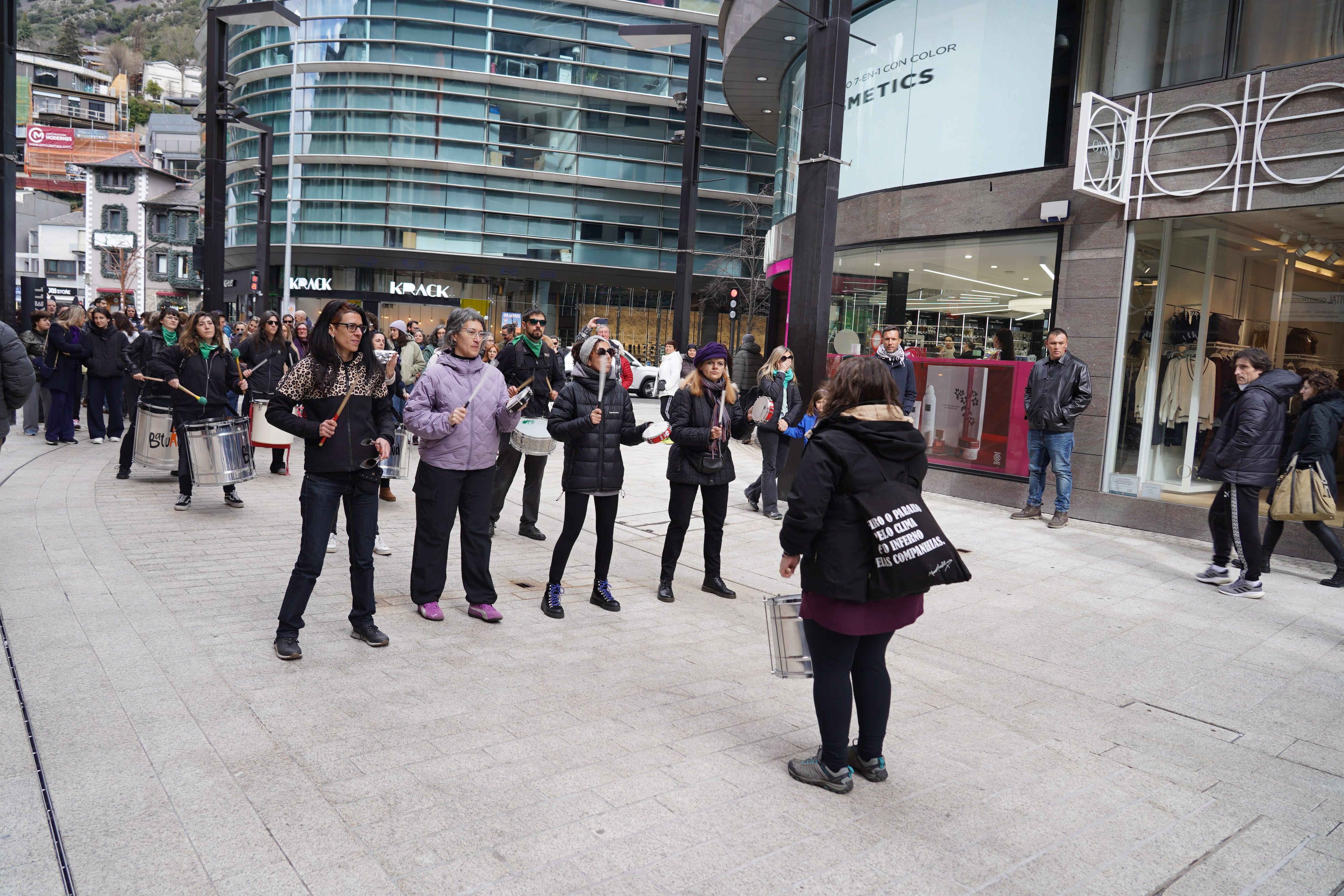 Una batukada ha posat ritme.