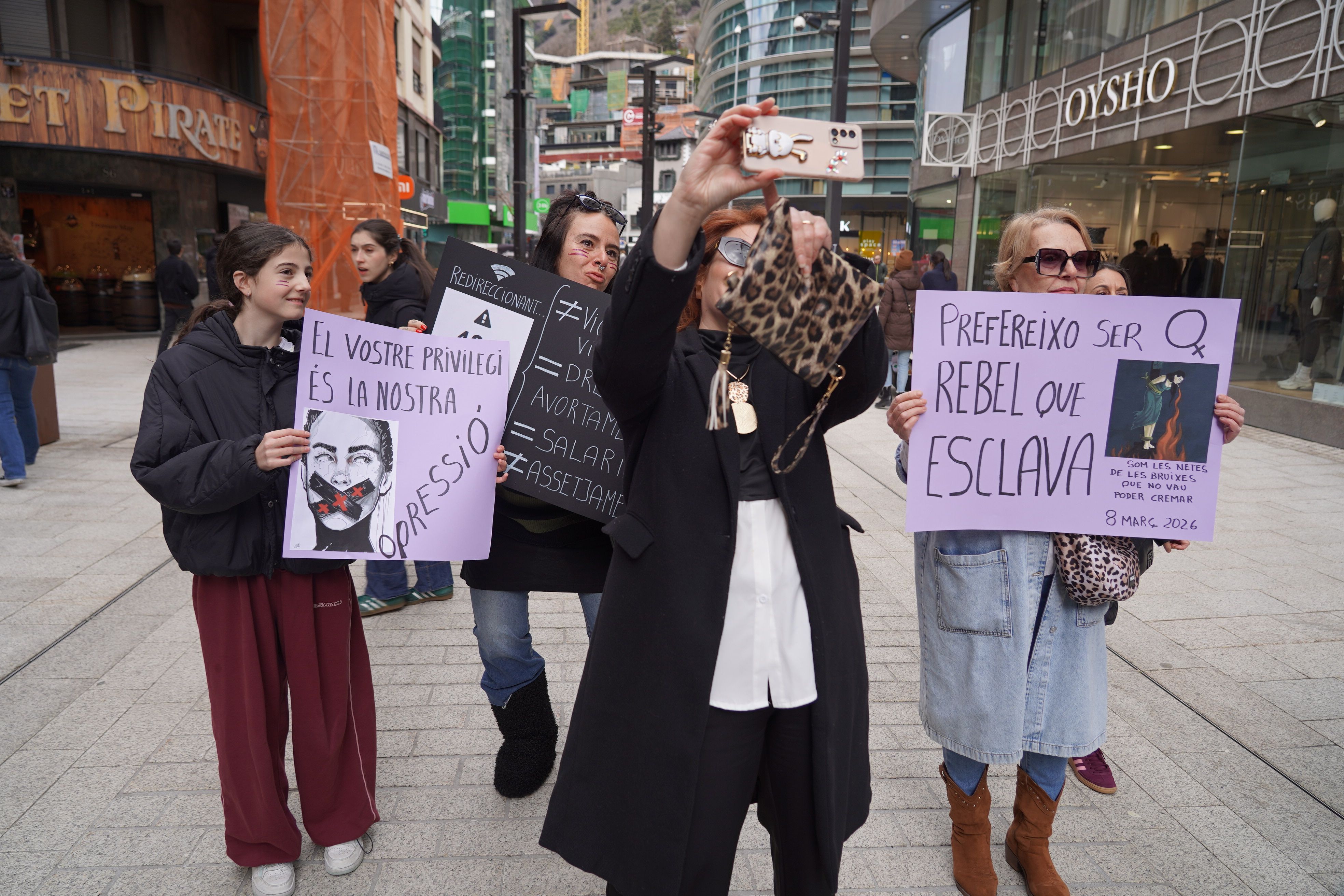 Aprofitant per fer-se una 'selfie'.