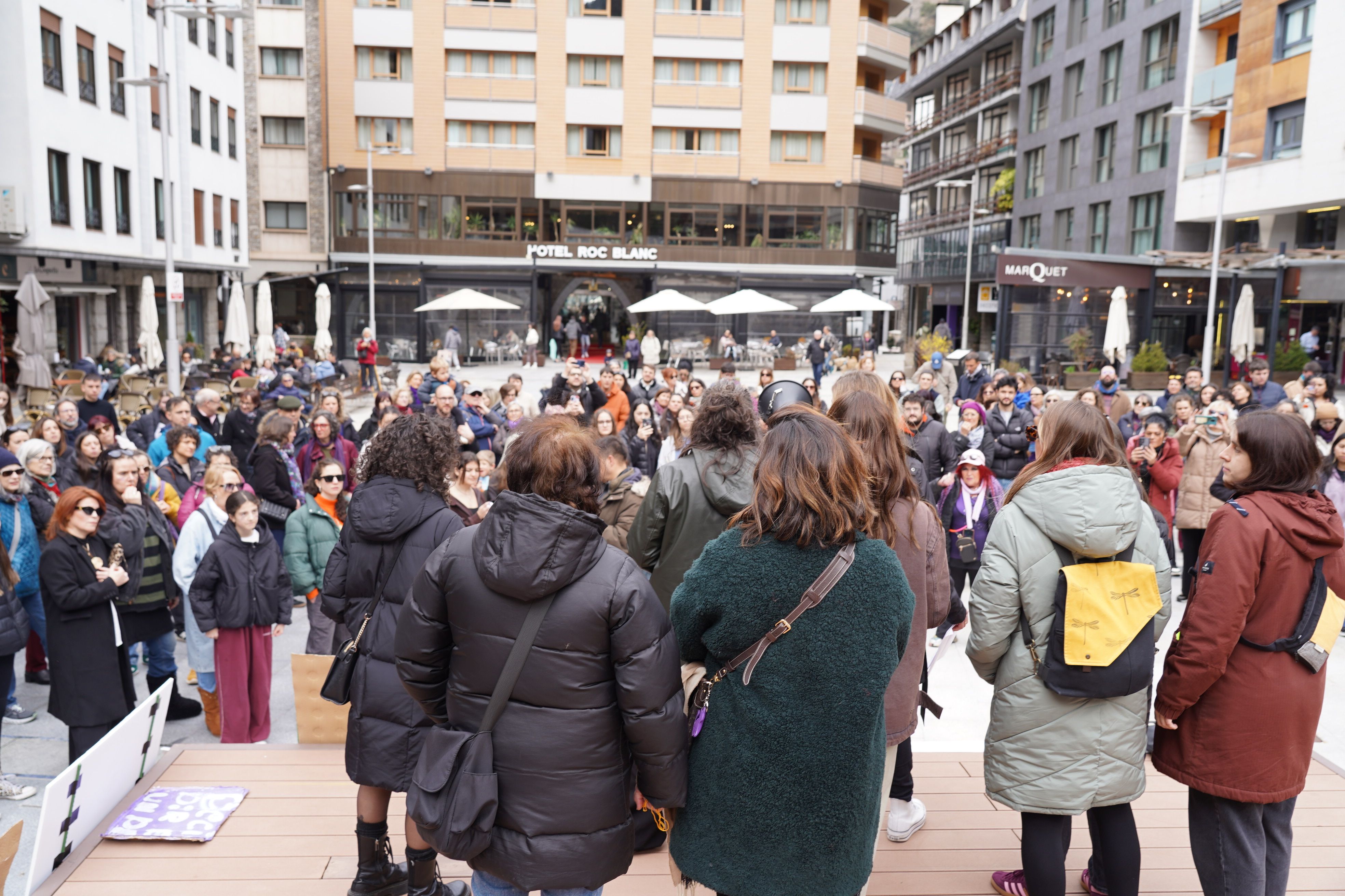 Punt final a la plaça Coprínceps. 