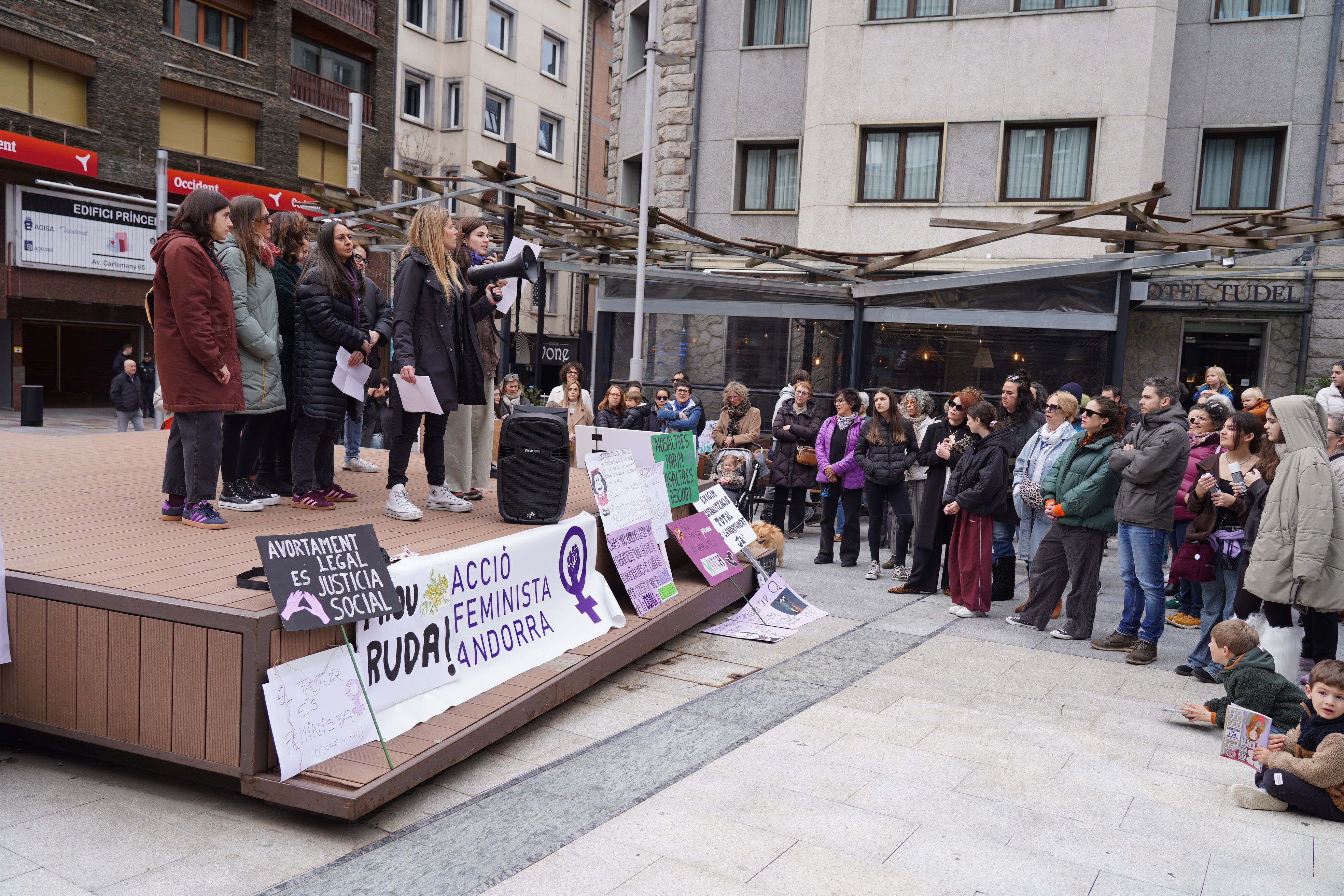 Llegint el manifest.