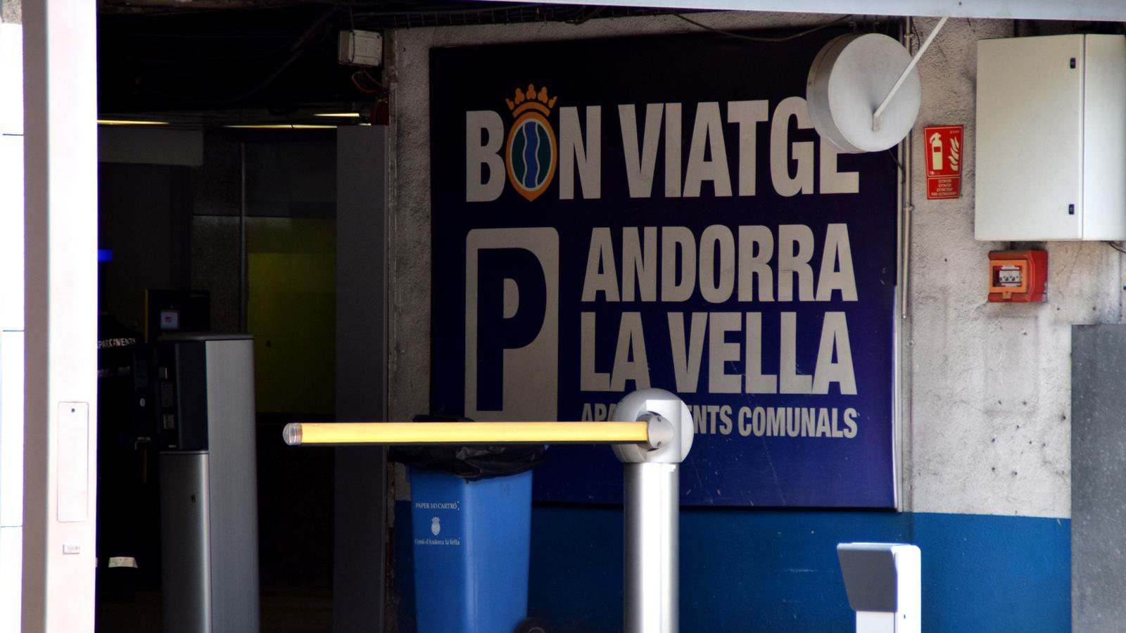 Un aparcament d'Andorra la Vella.