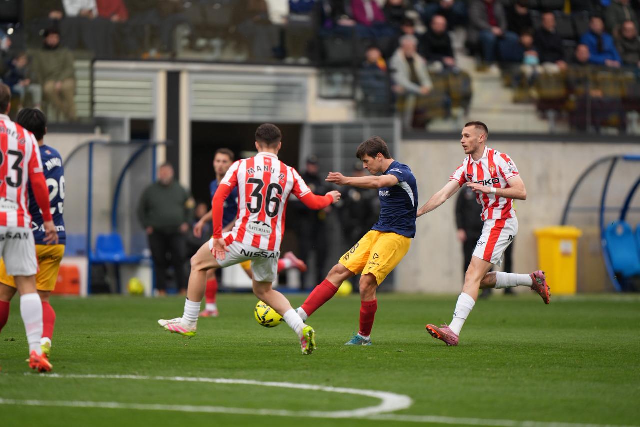 Marc Domènech ha estat dels primers en provar-ho a la porteria de l'Sporting. Marc Domènech ha estat dels primers en provar-ho a la porteria de l'Sporting.