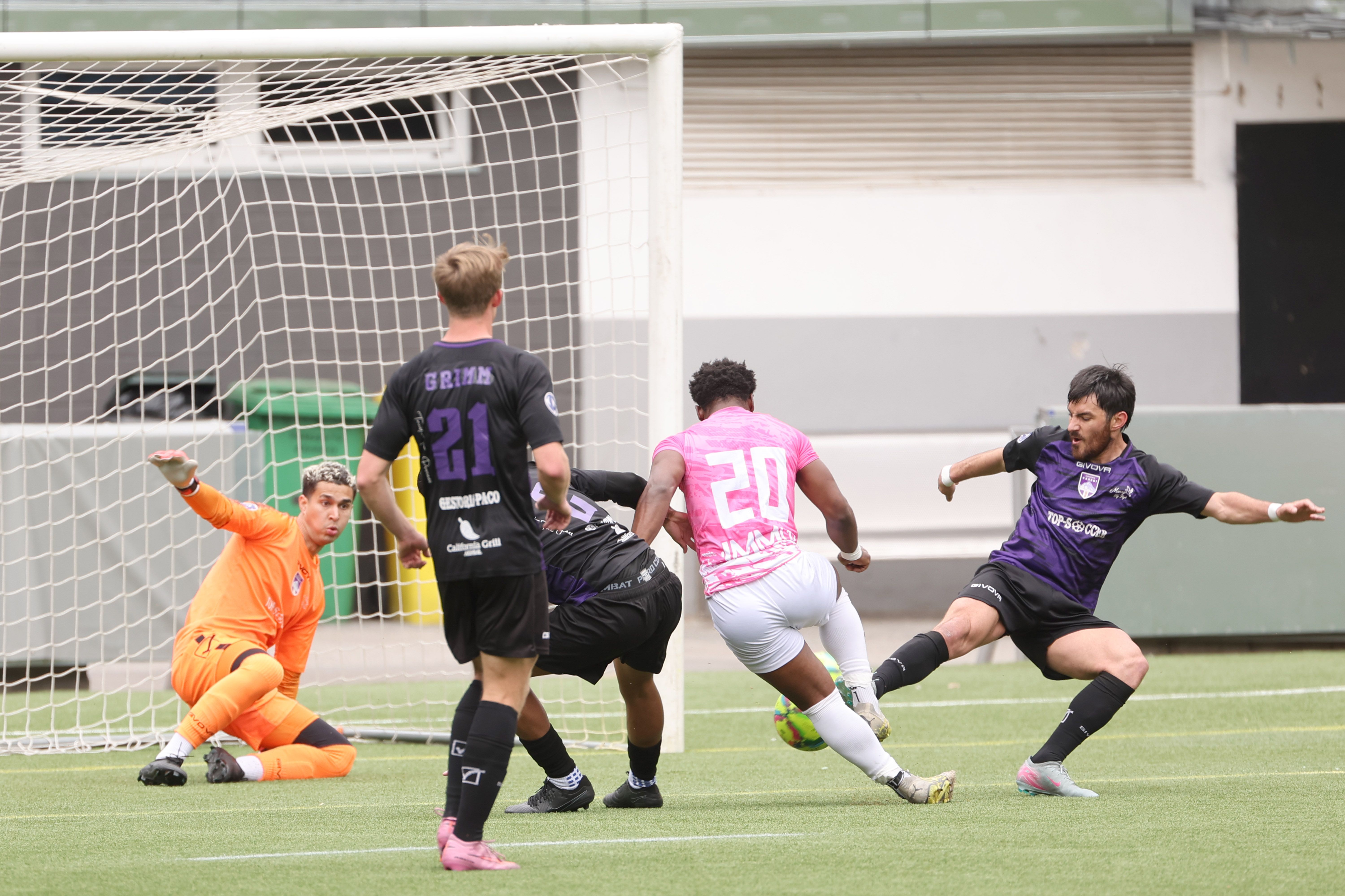 L'Esperança es reenganxa a la lluita per la salvació amb una golejada. 