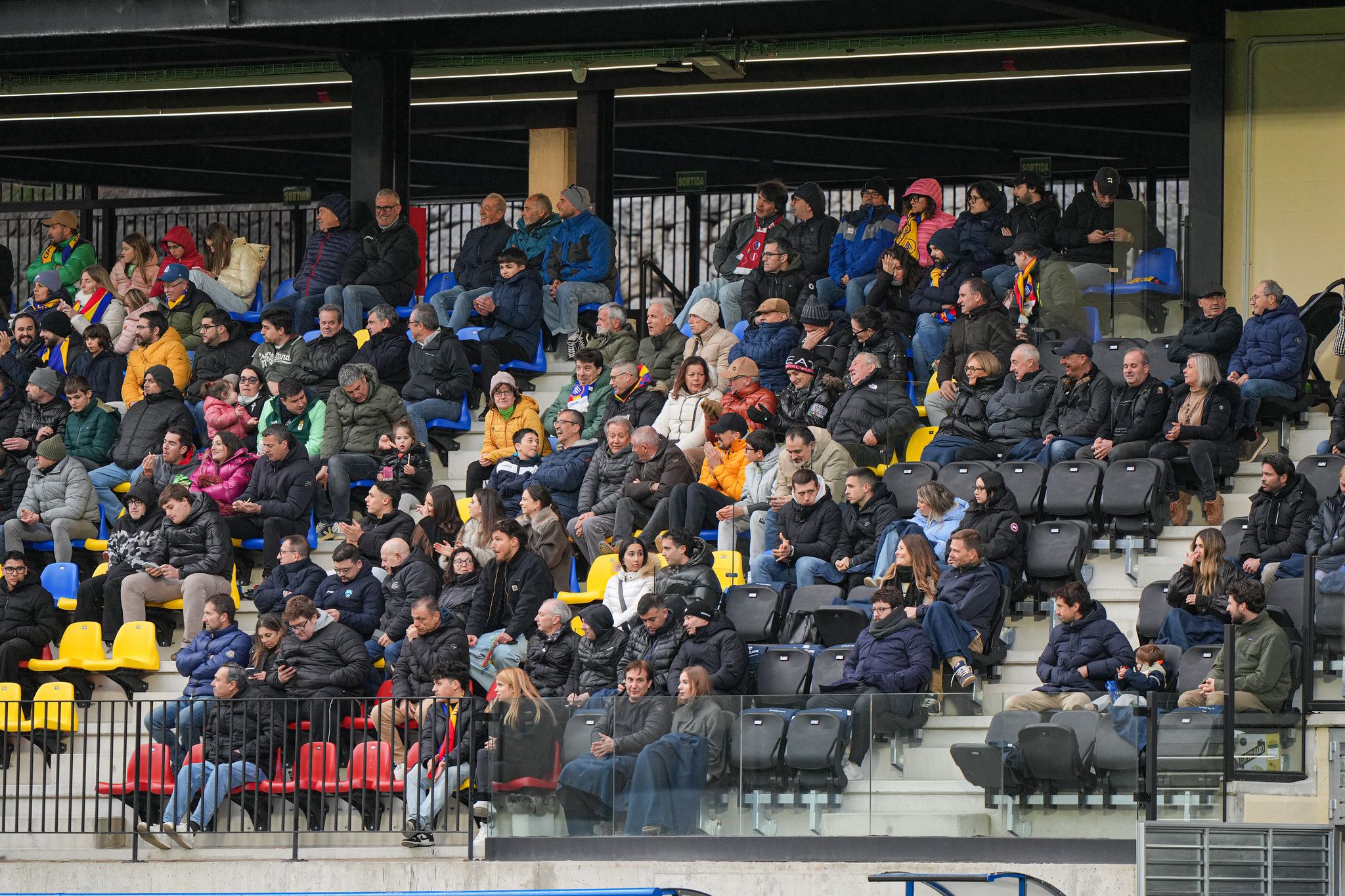 El fred no va evitar que més de 2.000 espectadors emplenessin part de les grades d’Encamp.