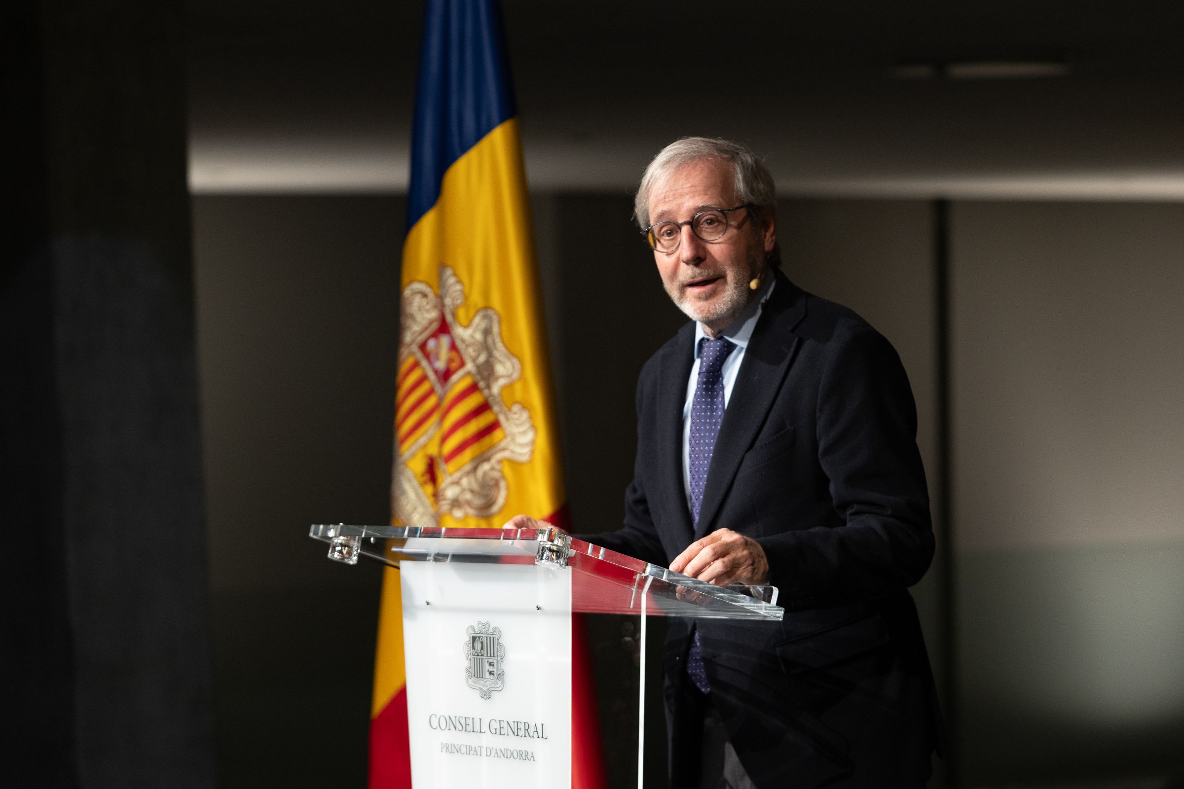 El catedràtic Enric Fossas reflexiona sobre els reptes del constitucionalisme en el segle XXI en el marc dels actes de la Constitució.