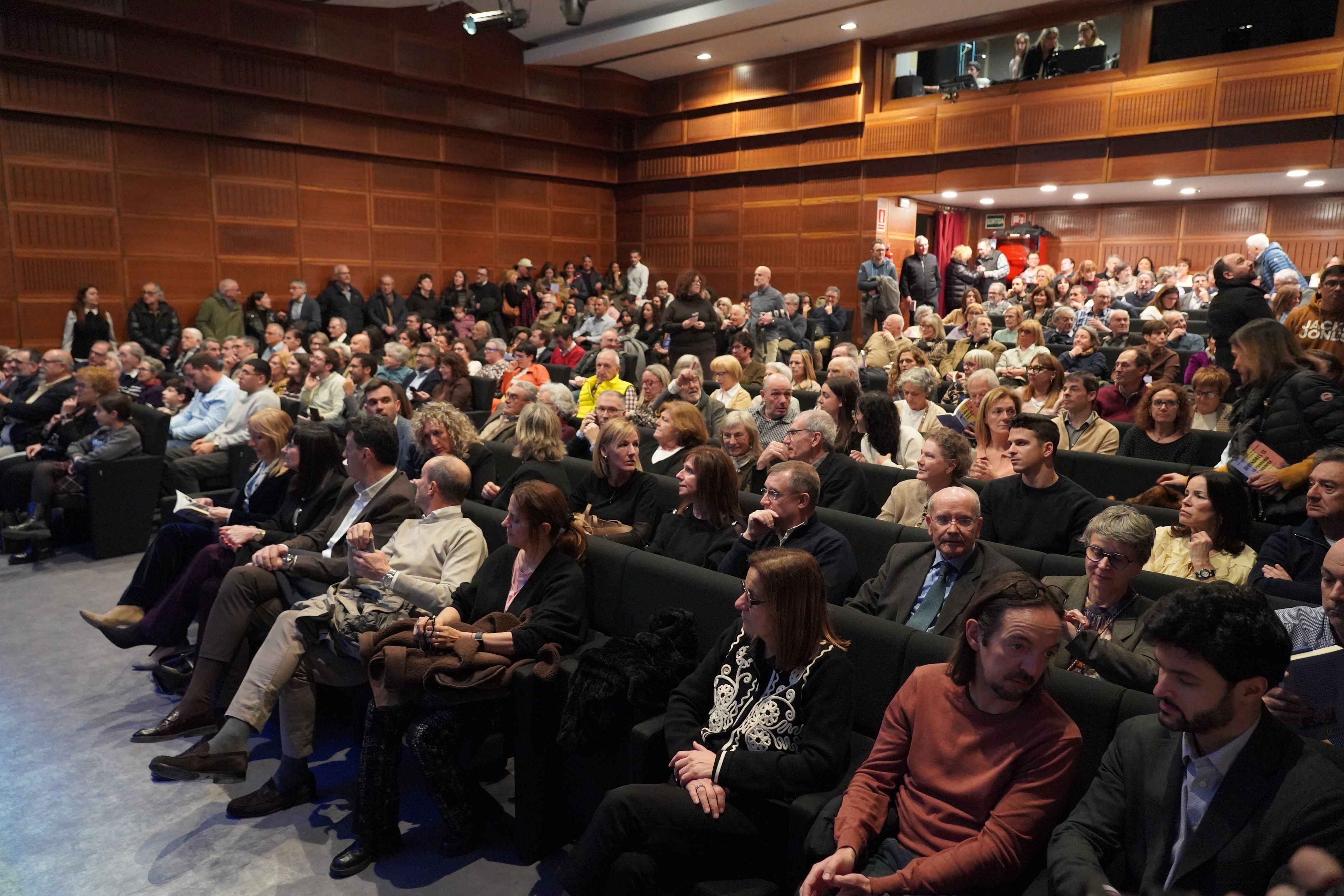 La sala d'actes del comú d'Escaldes-Engordany, plena. // M. P.