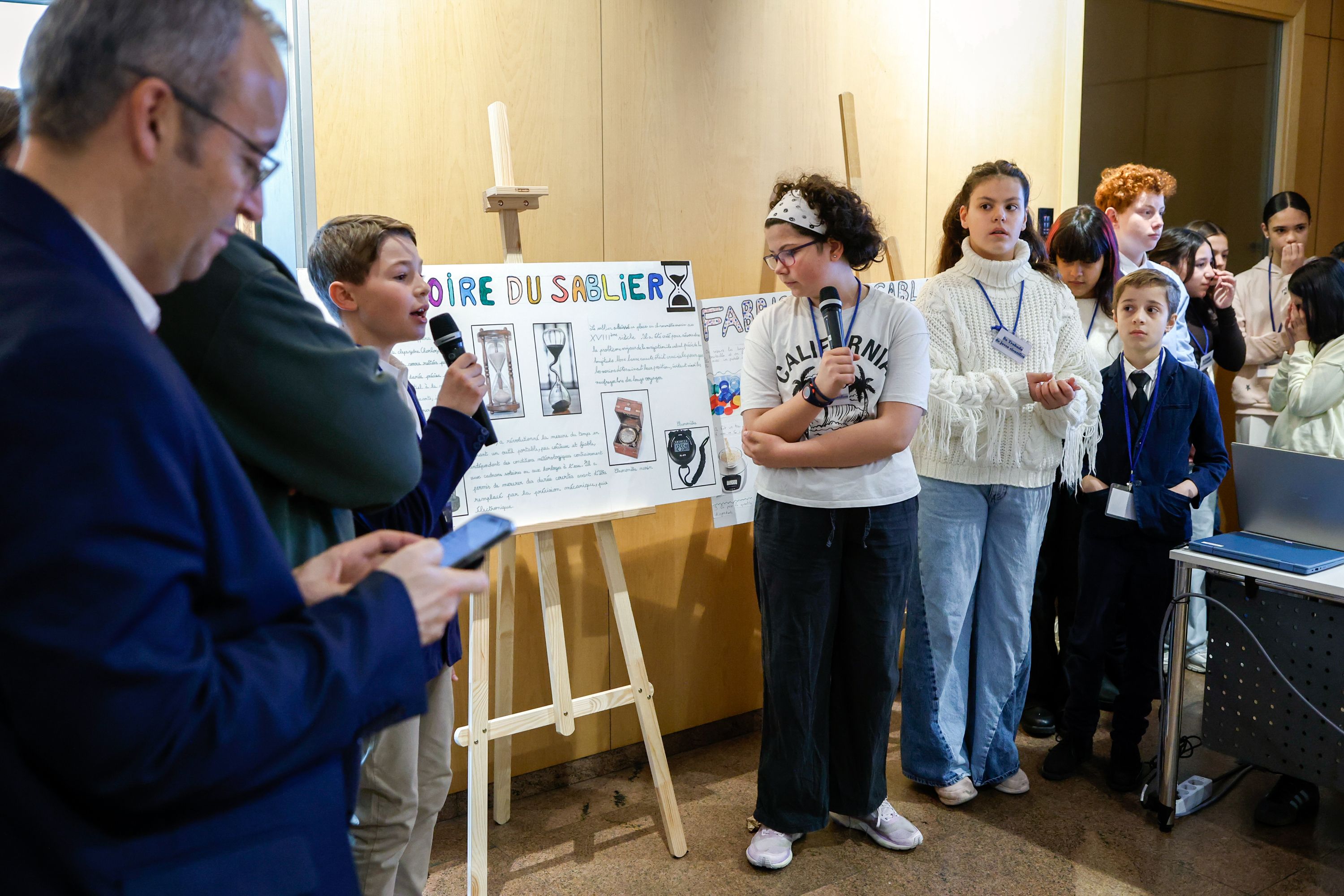 Els alumnes dels tres sistemes educatius exposen els seus projectes en la  9a Trobada de Joves Científics.