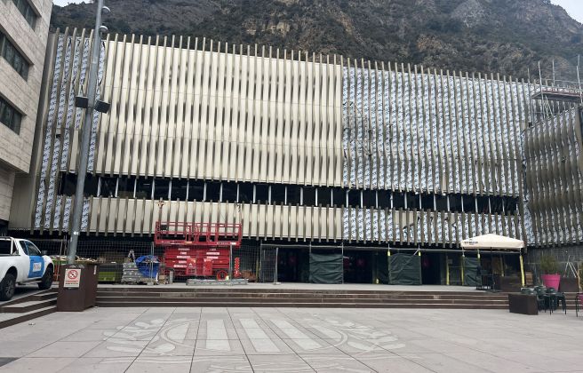 Estat de la façana del Centre Cultural, aquest dijous.