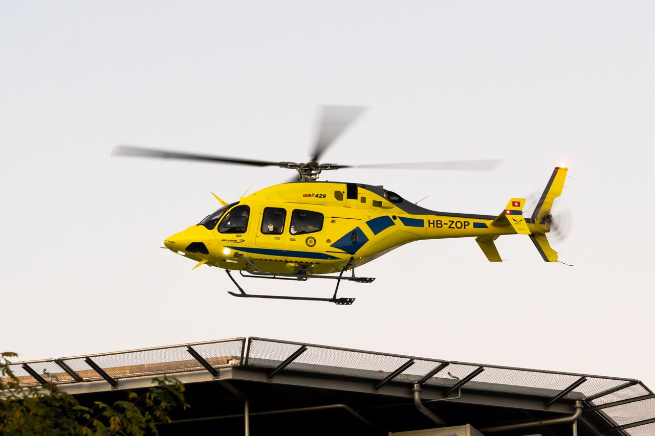 Un helicòpter andorrà aterrant a Sant Pau.