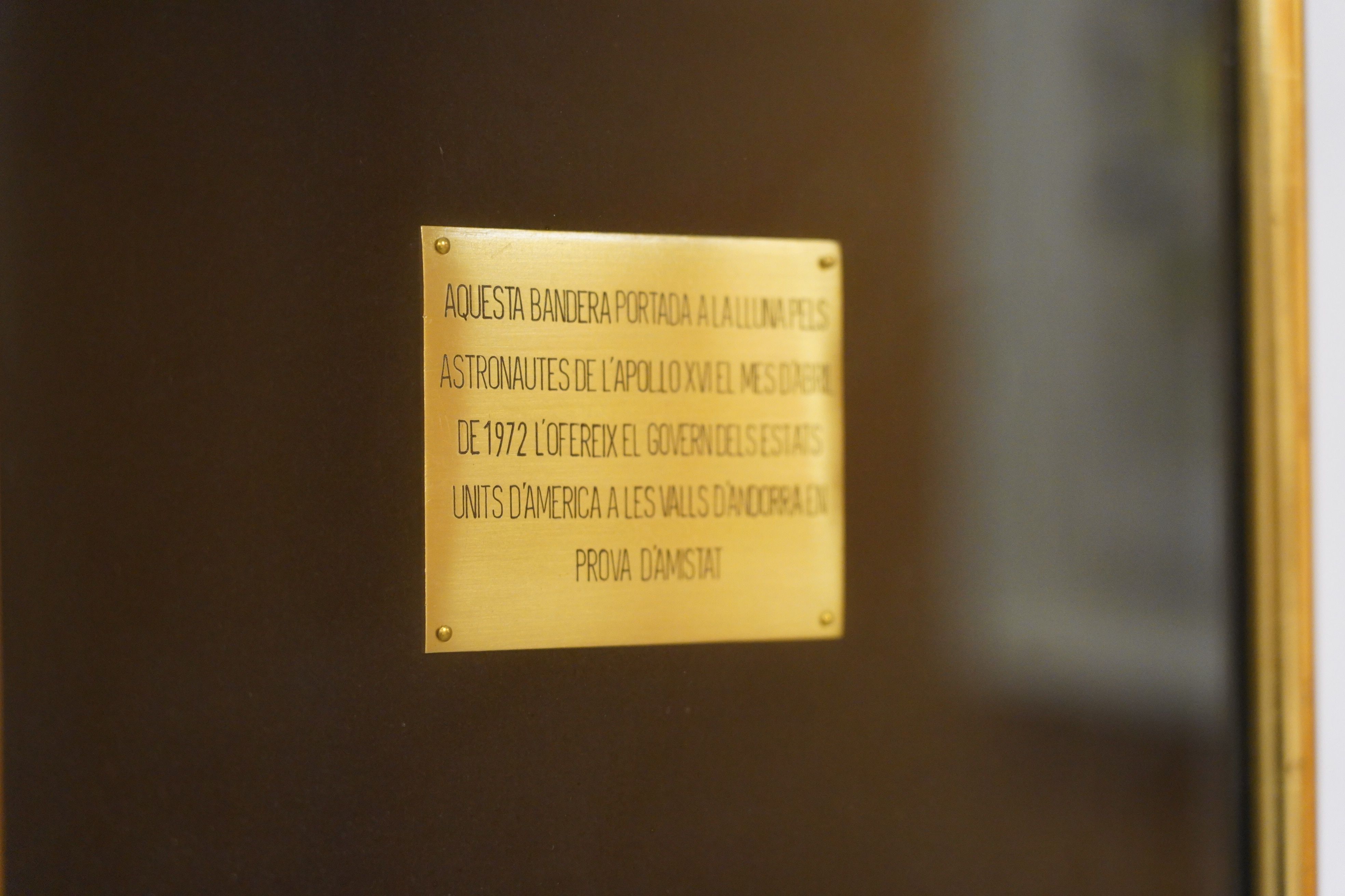 Inscripció al quadre la bandera.