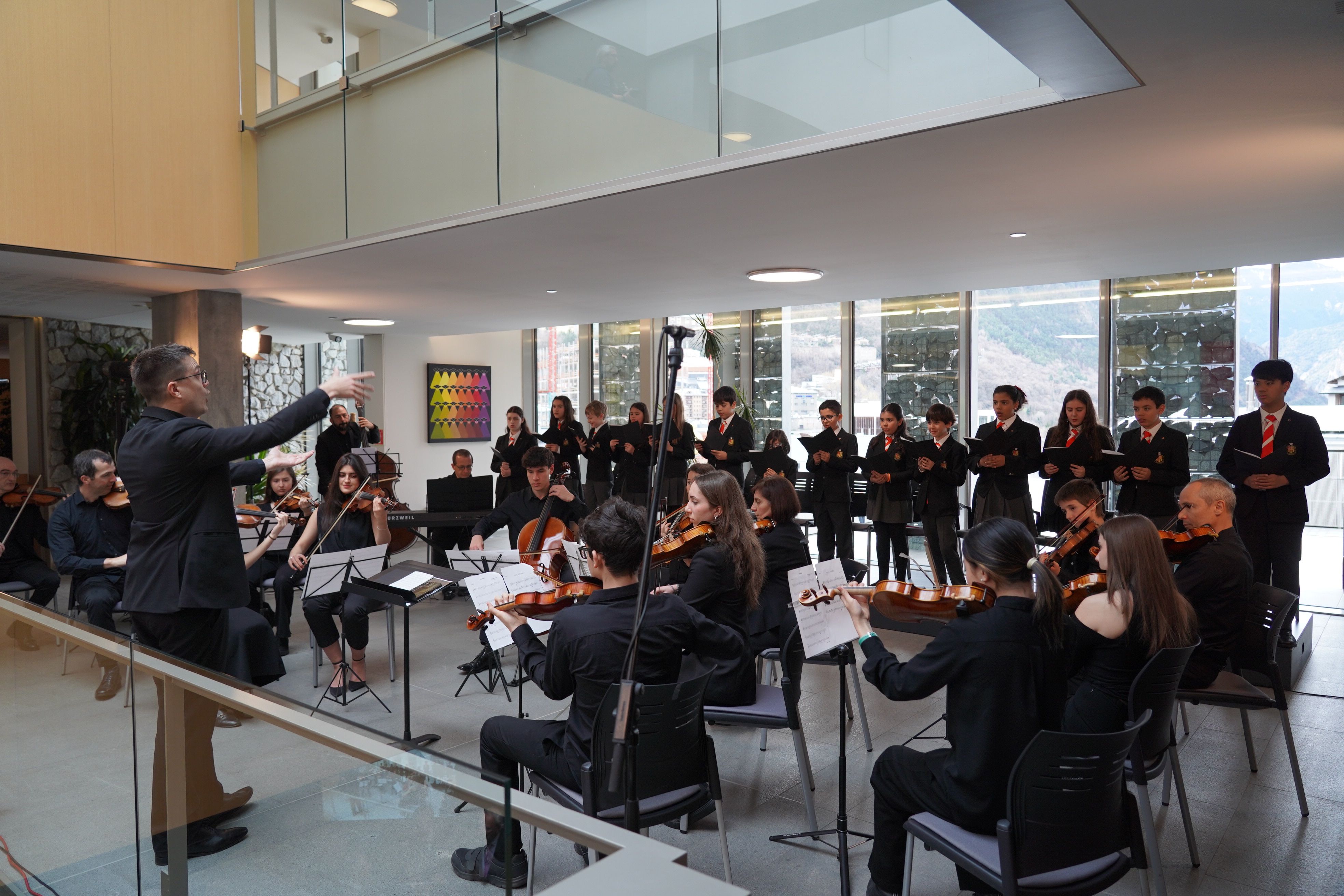 Un instant de l'actuació dels petits cantors. // M. P.