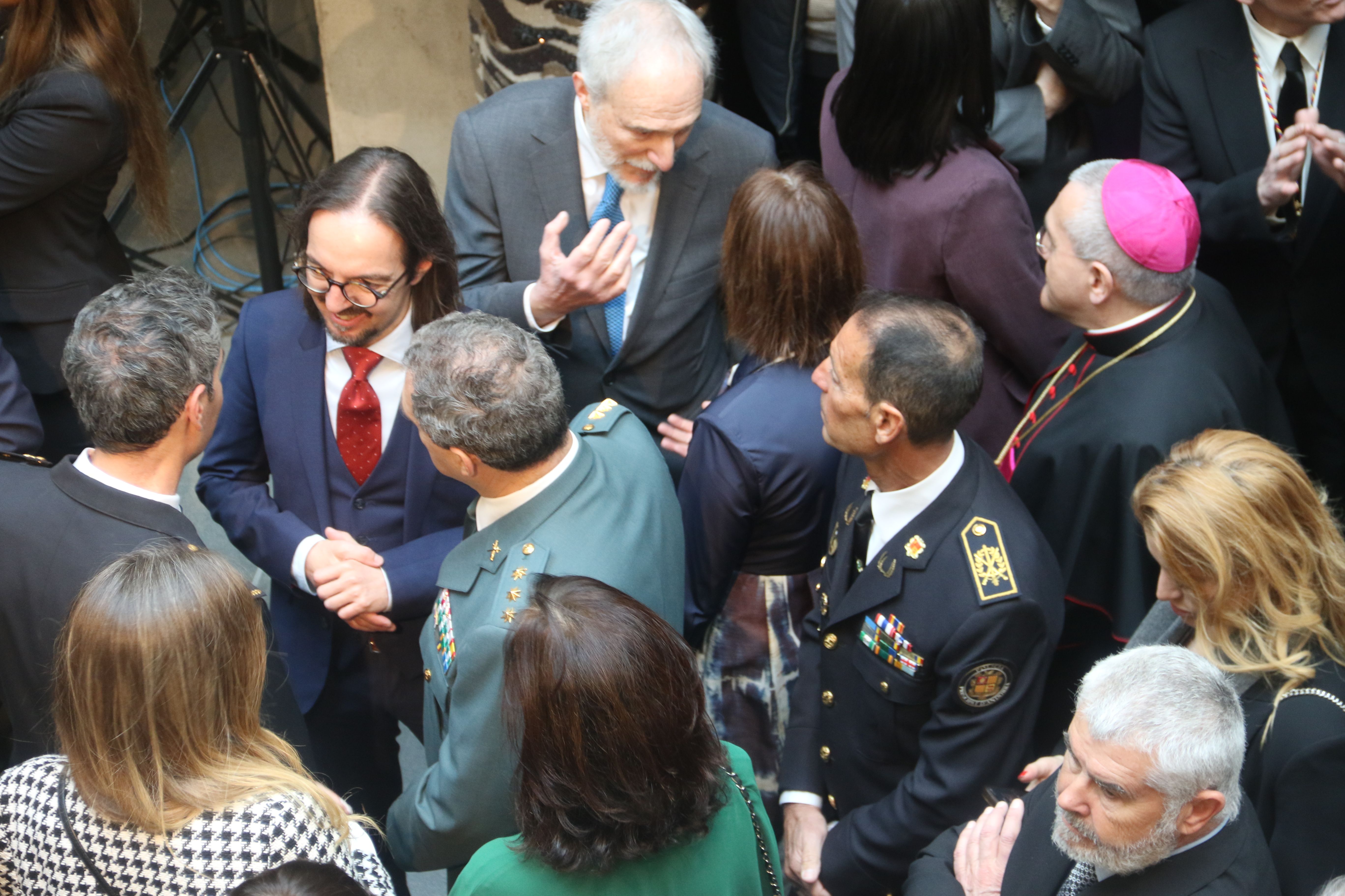 Polítics, forces de seguretat, religiosos o cos consolar coincidint en la celebració de la Constitució. 