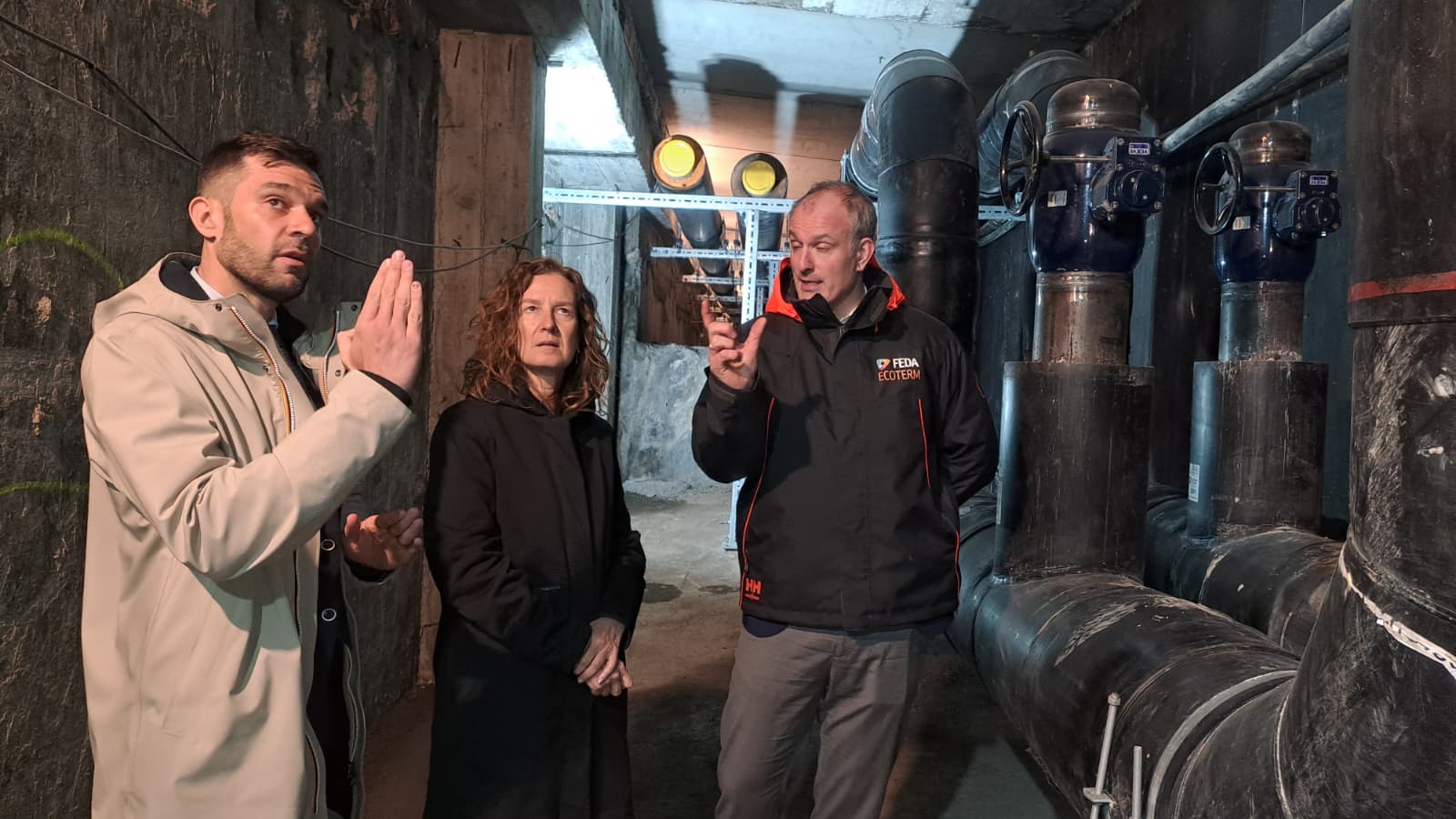 Forné, Calvó i Manzano al costat de la connexió de les xarxes d'Andorra la Vella i Escaldes.