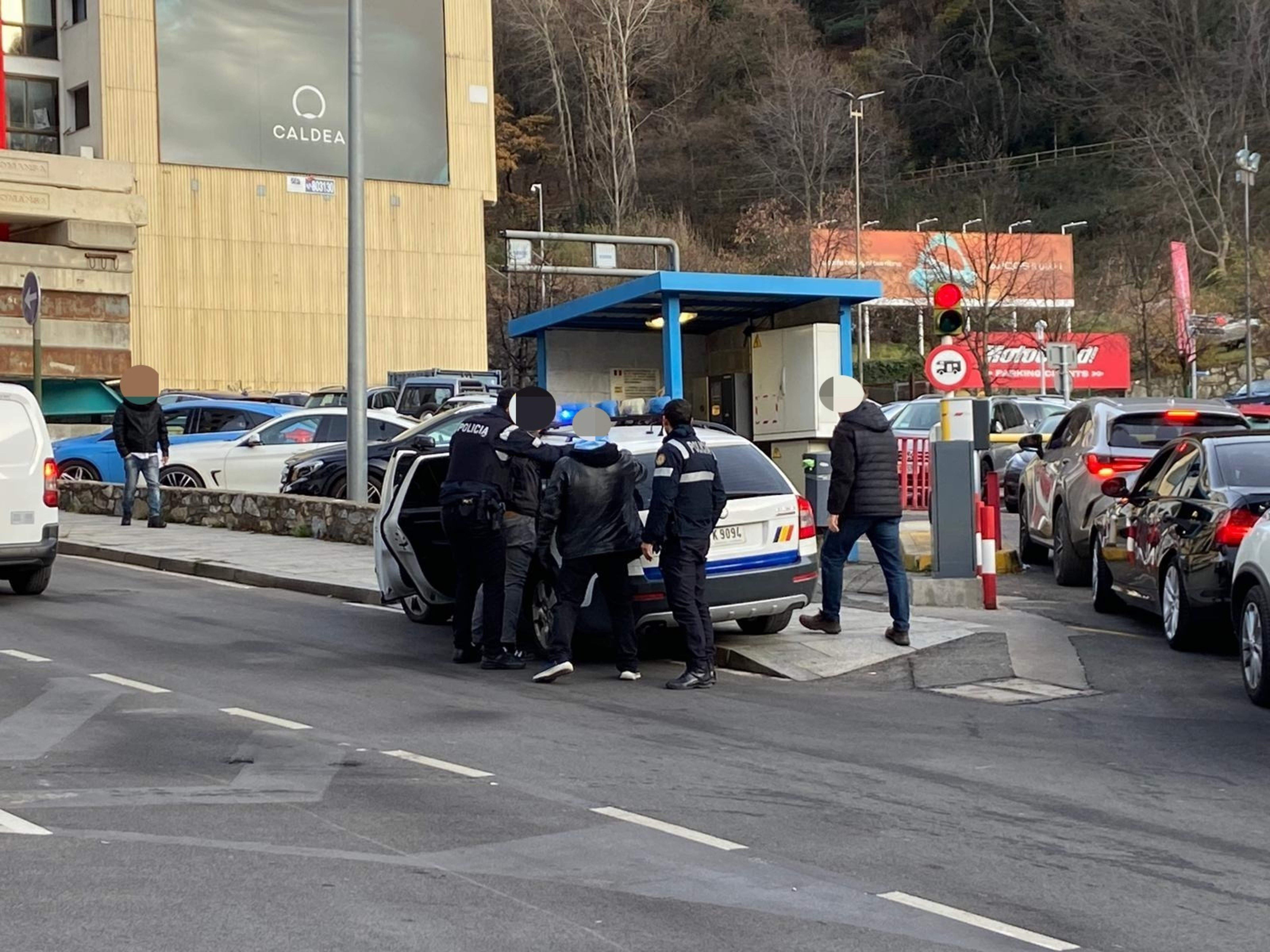 Moment de la detenció d'un dels implicats en els robatoris, el passat mes de novembre.