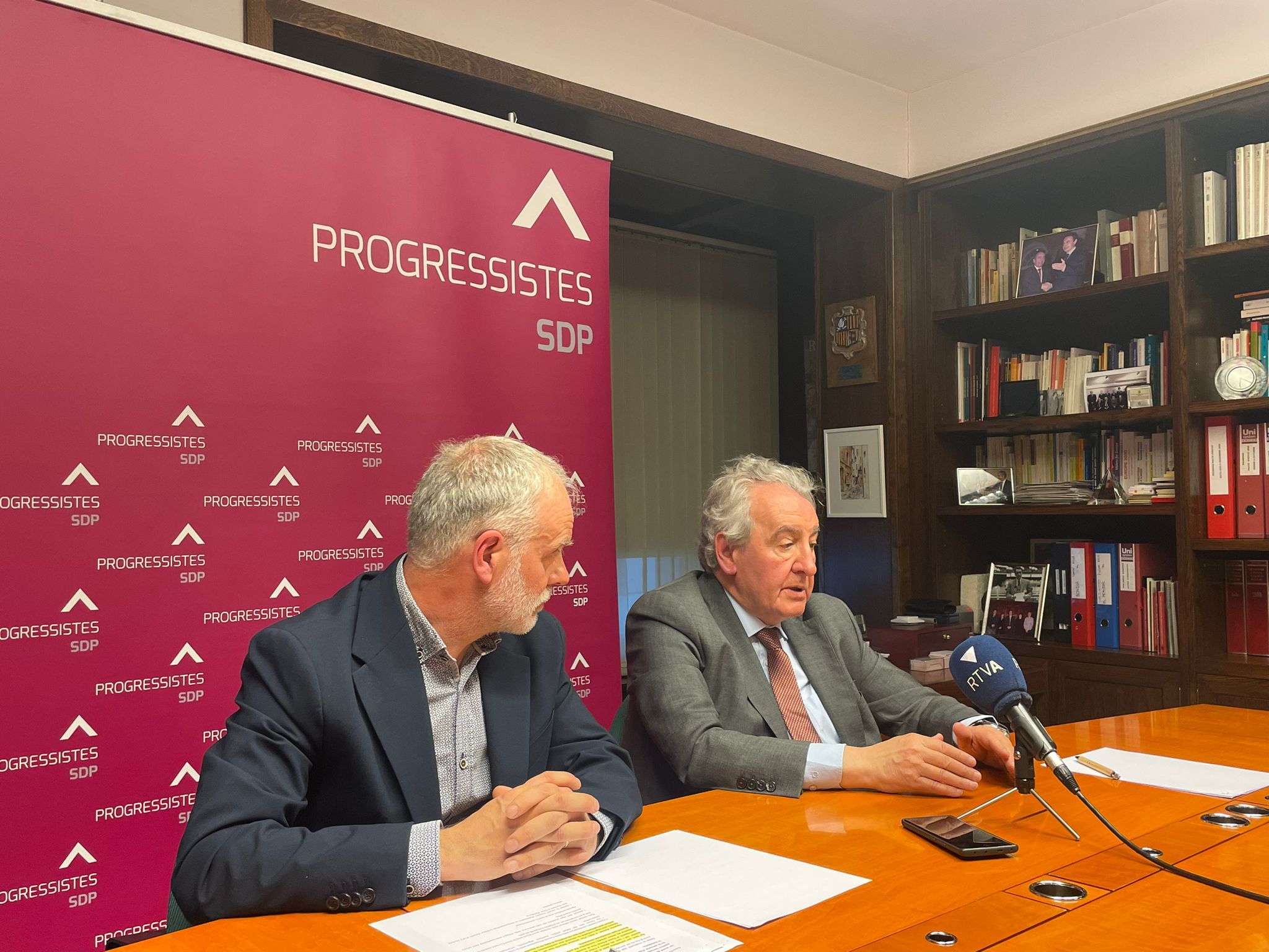 Roig i Bartumeu durant la roda de premsa.