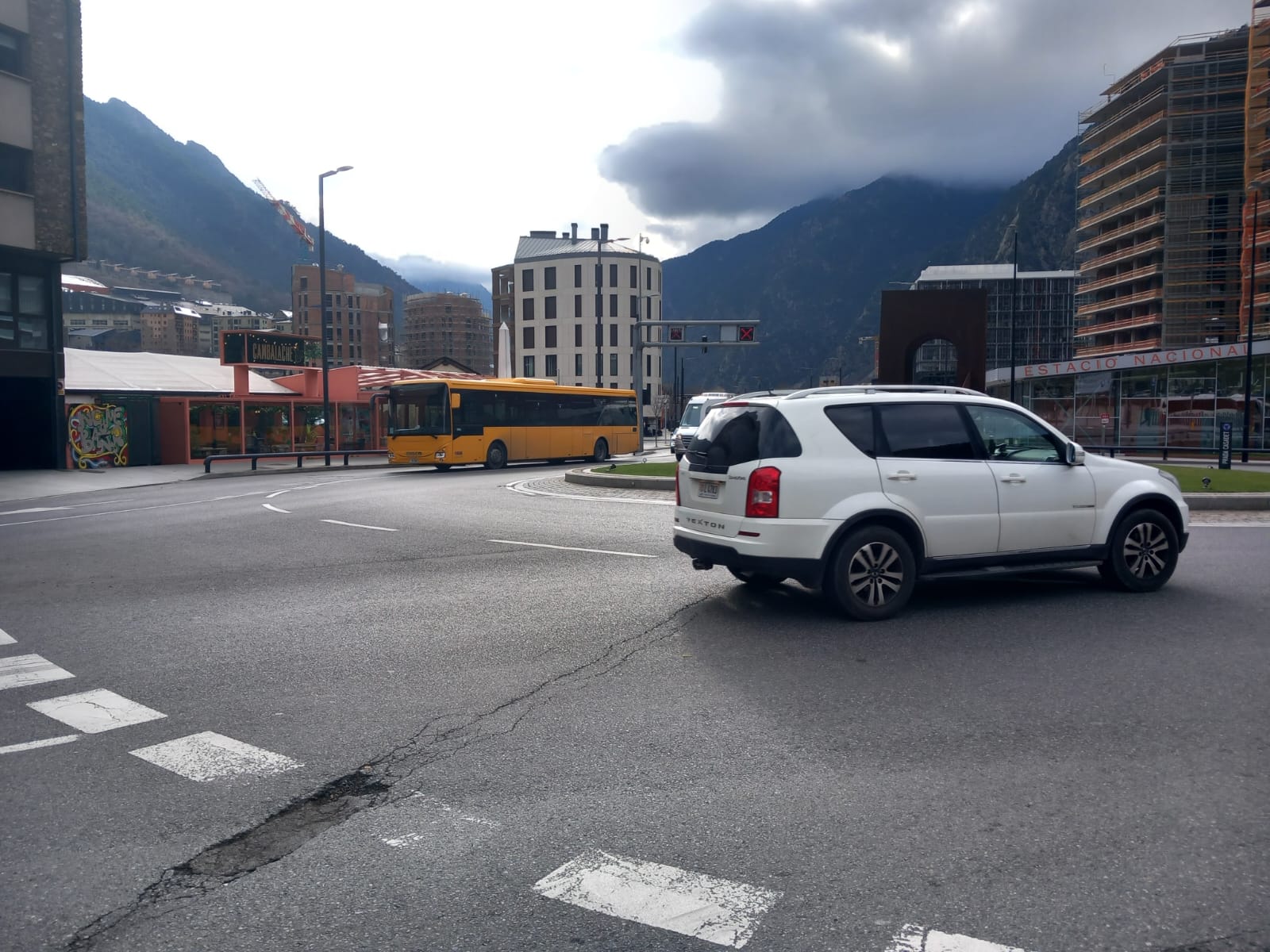 La rotonda de Prada Casadet aquesta tarda de dijous.