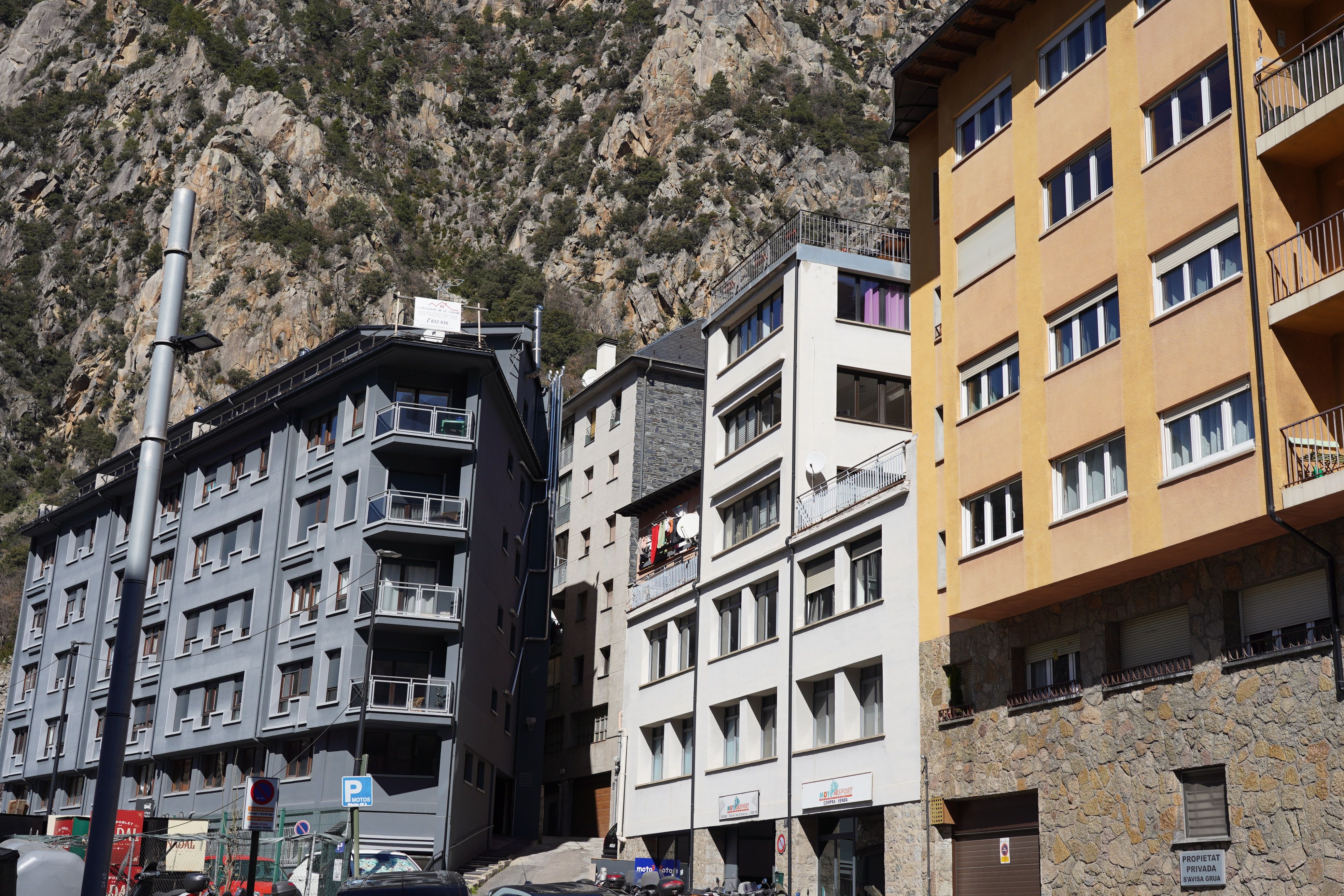 Vista de diversos immobles de pisos del país.