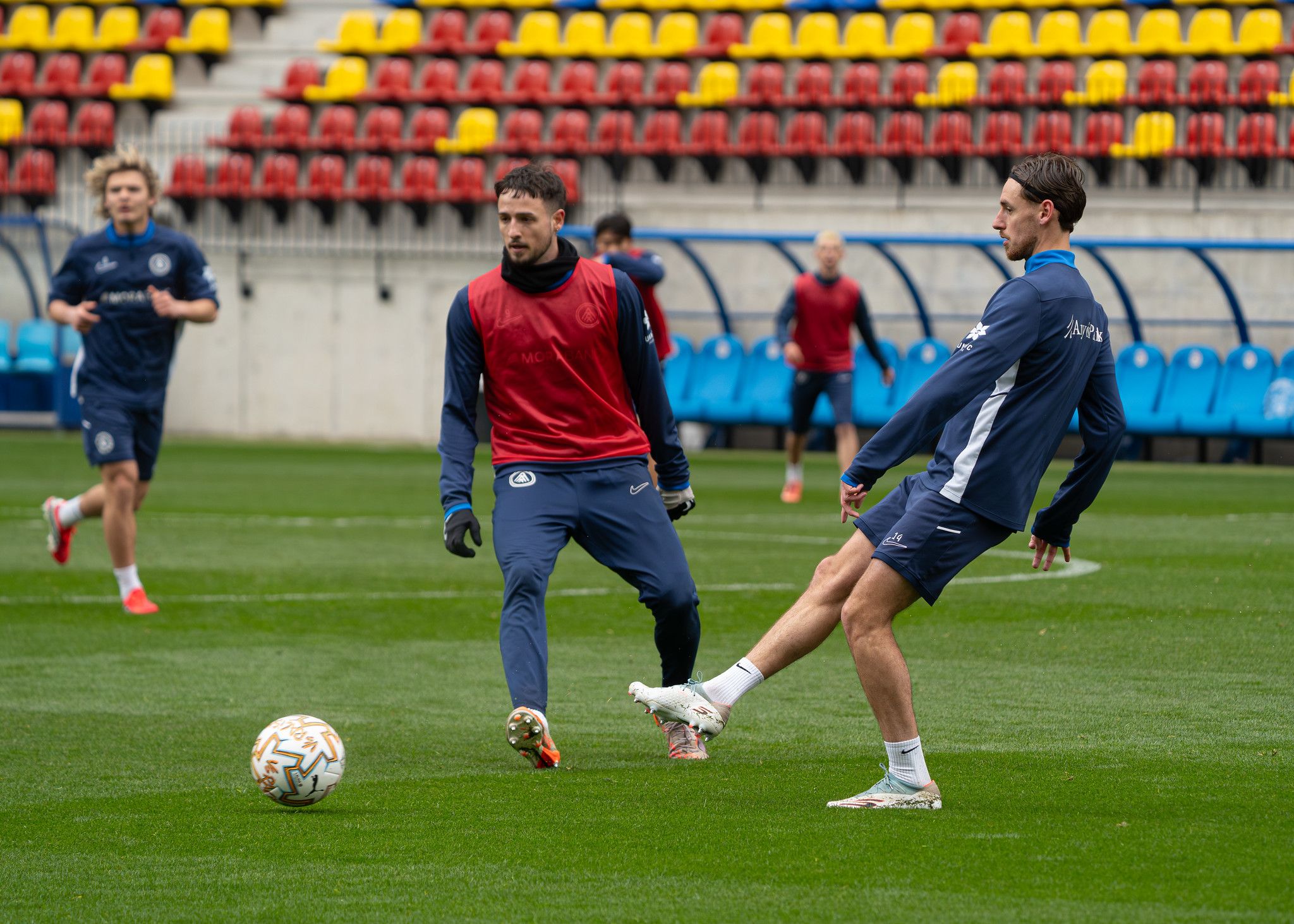 Manu Nieto ja es troba recuperat de la lesió i podria ser la novetat a la convocatòria. Manu Nieto ja es troba recuperat de la lesió i podria ser la novetat a la convocatòria.